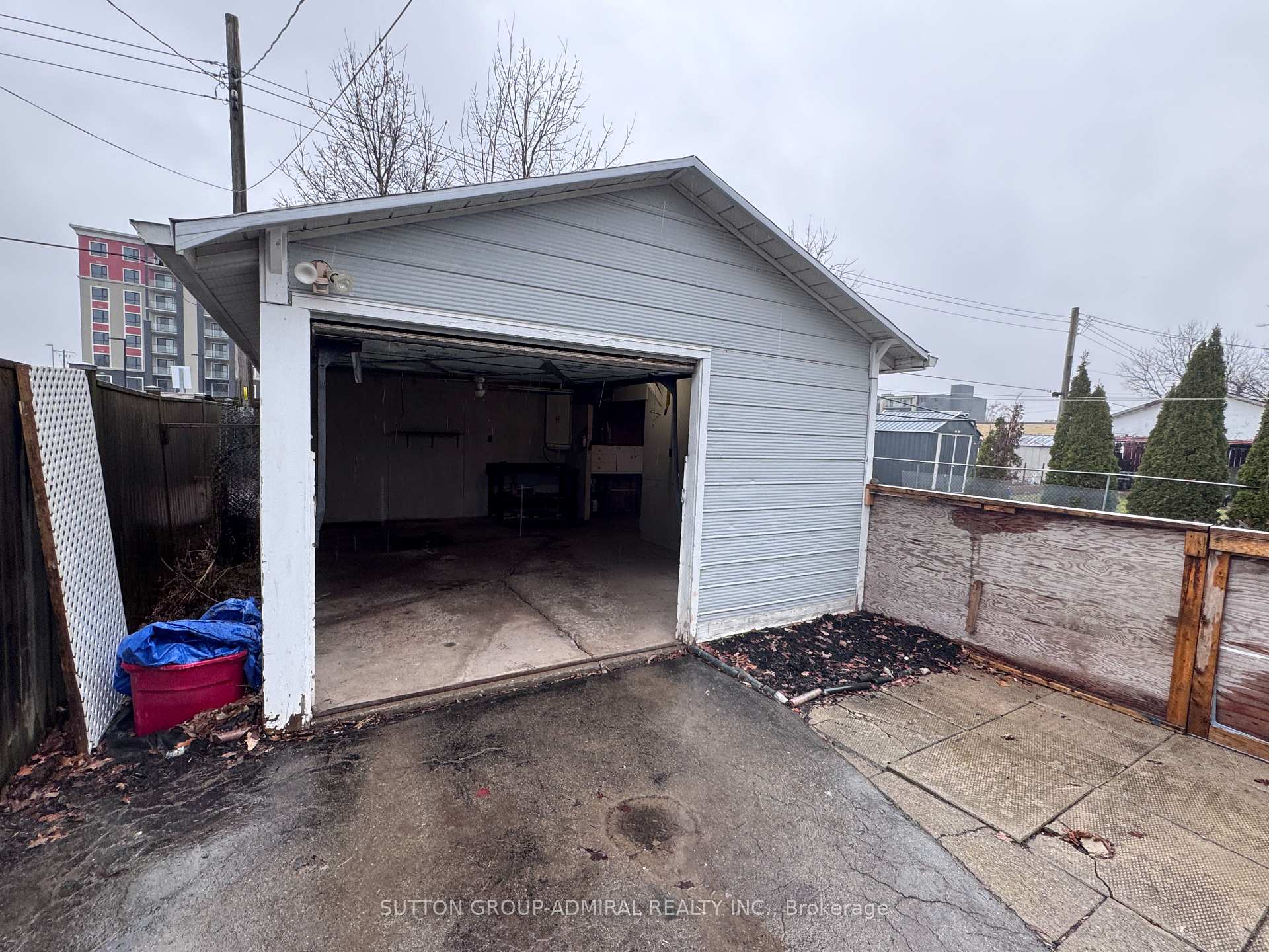 Photo 20 of 305 Crowland Avenue, Welland, Lincoln/Crowland — HOMEH