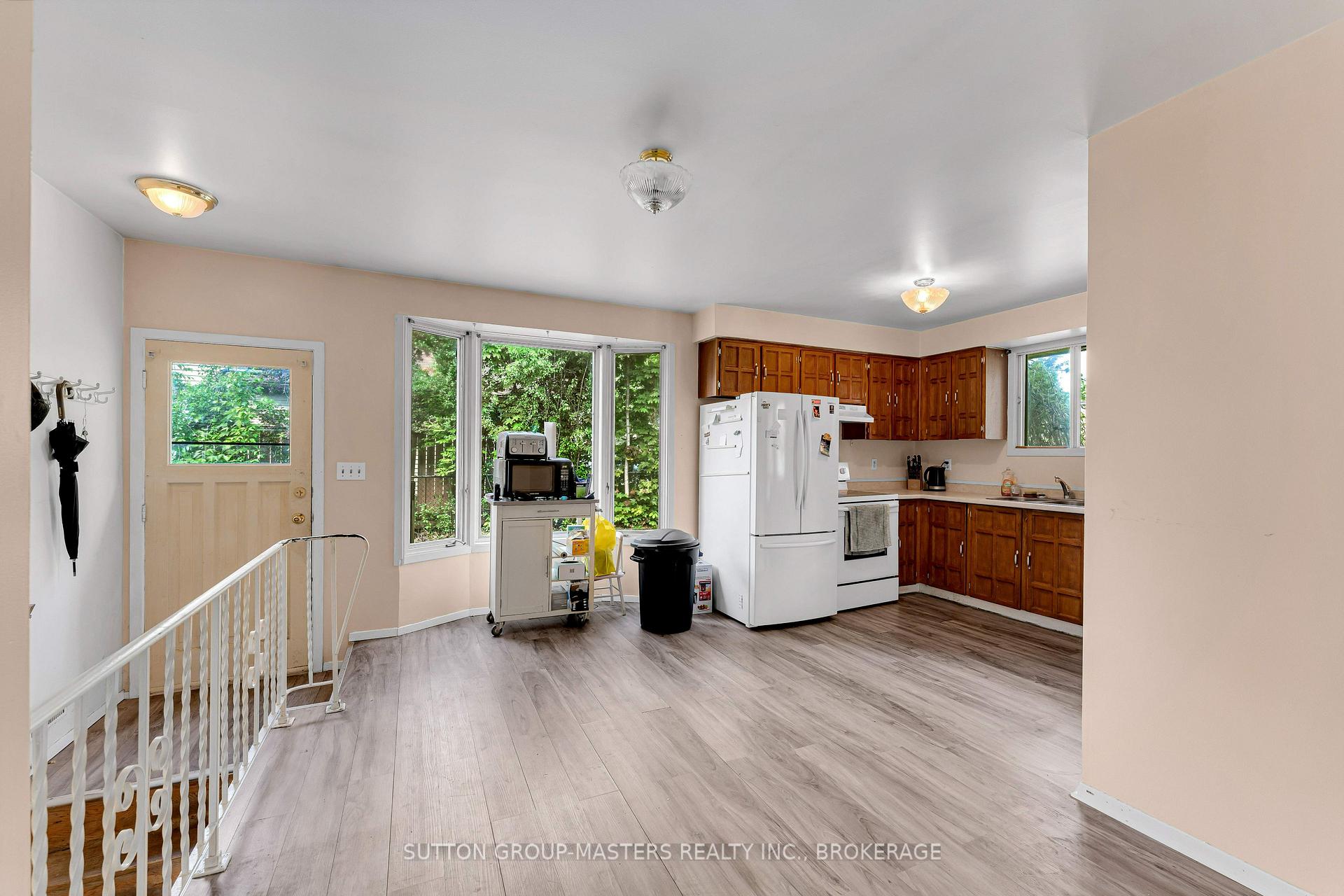 Photo 6 of 150 Dauphin Avenue, Kingston, Rideau — HOMEH