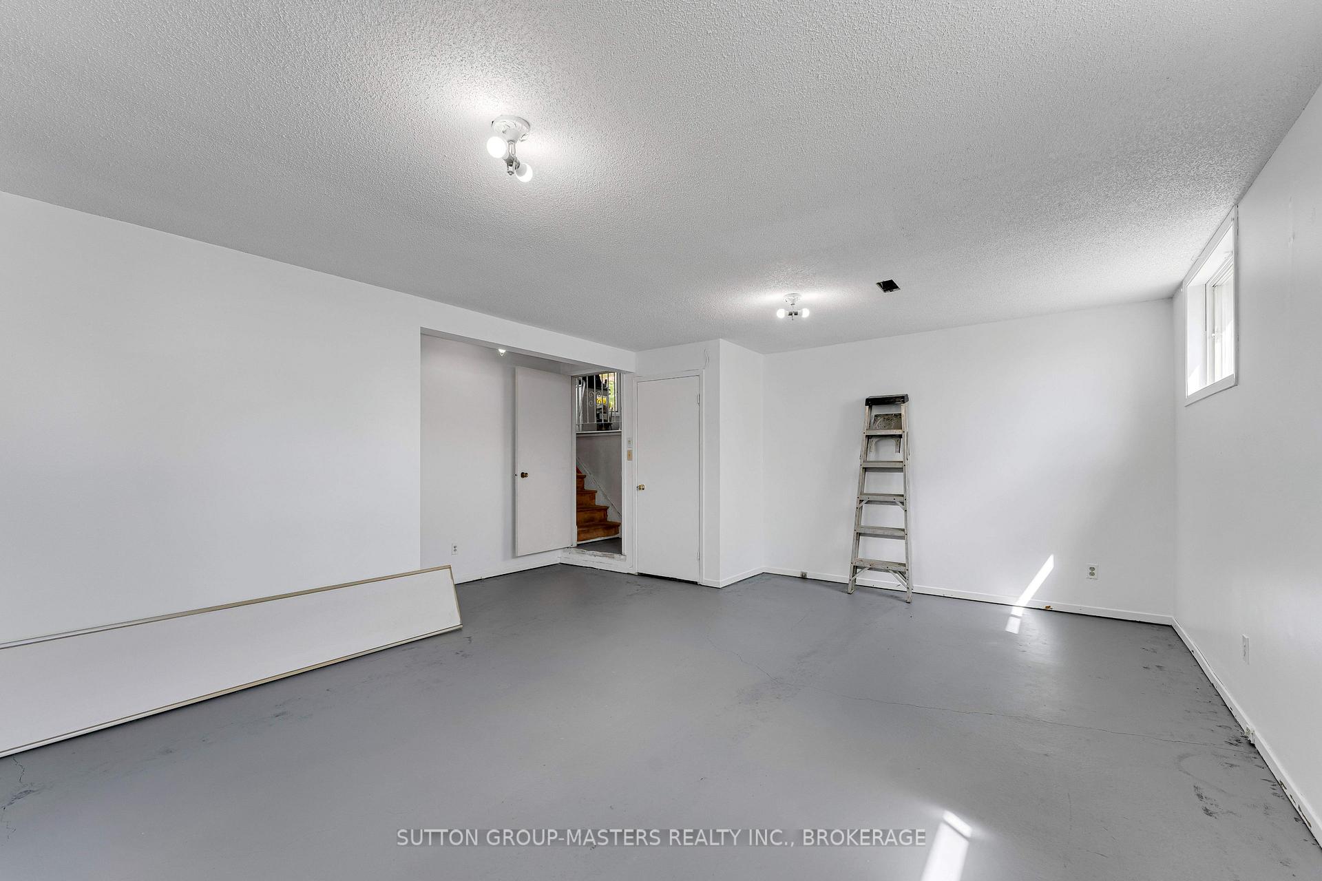 Photo 26 of 150 Dauphin Avenue, Kingston, Rideau — HOMEH