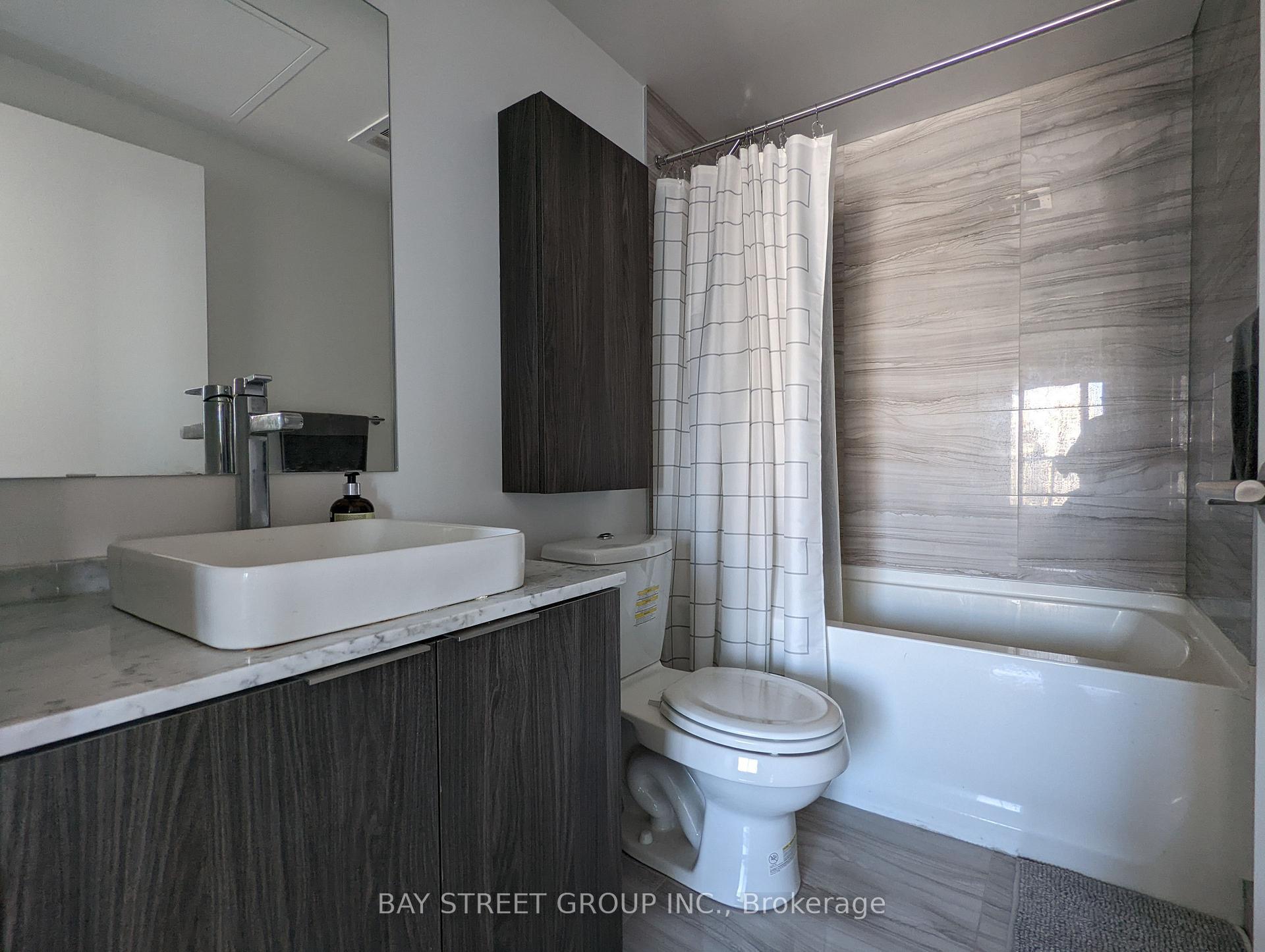 Photo 4 of Unit 3308, 11 Wellesley St W Avenue, Toronto, Bay Street Corridor — HOMEH