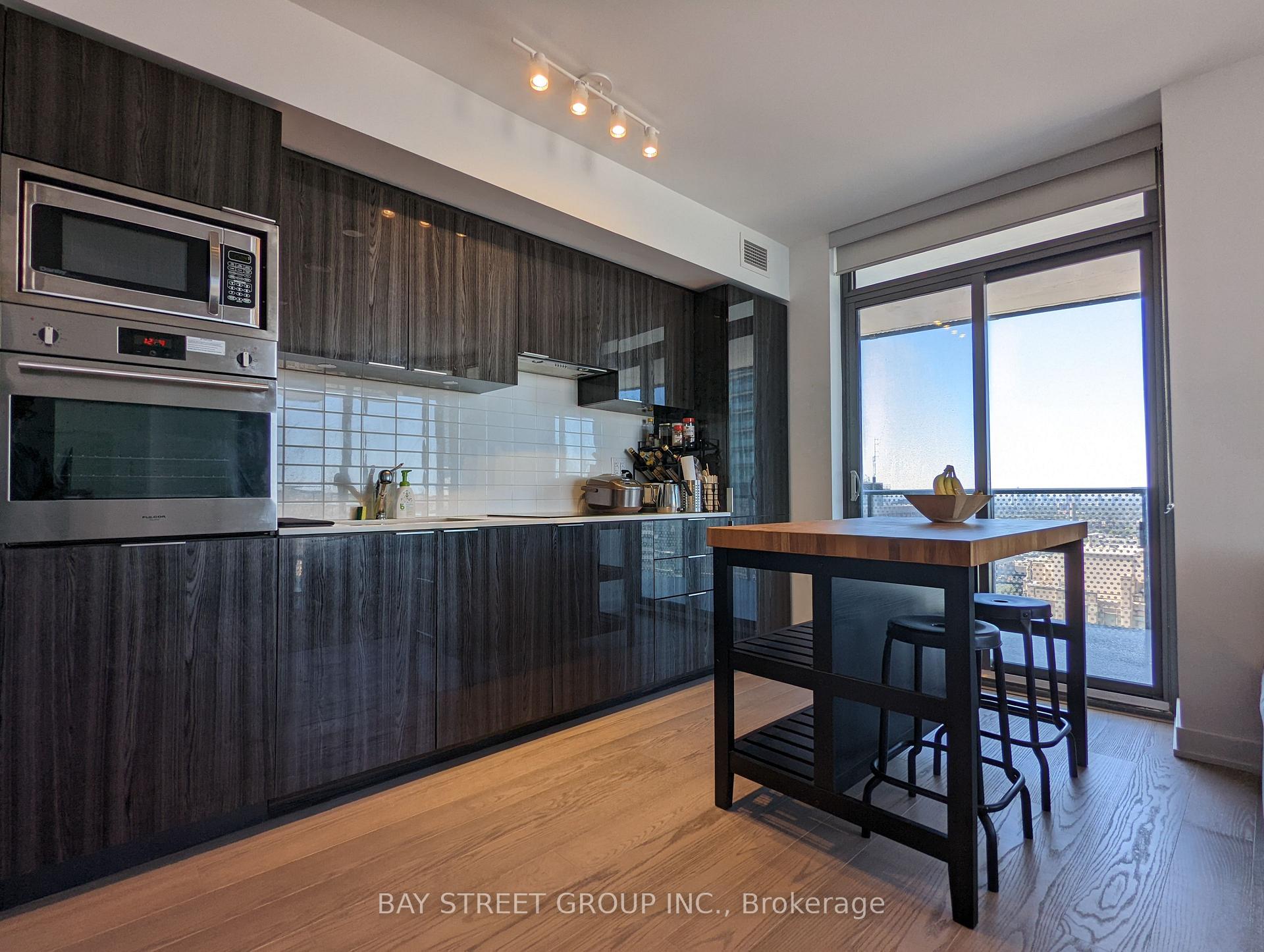 Photo 7 of Unit 3308, 11 Wellesley St W Avenue, Toronto, Bay Street Corridor — HOMEH