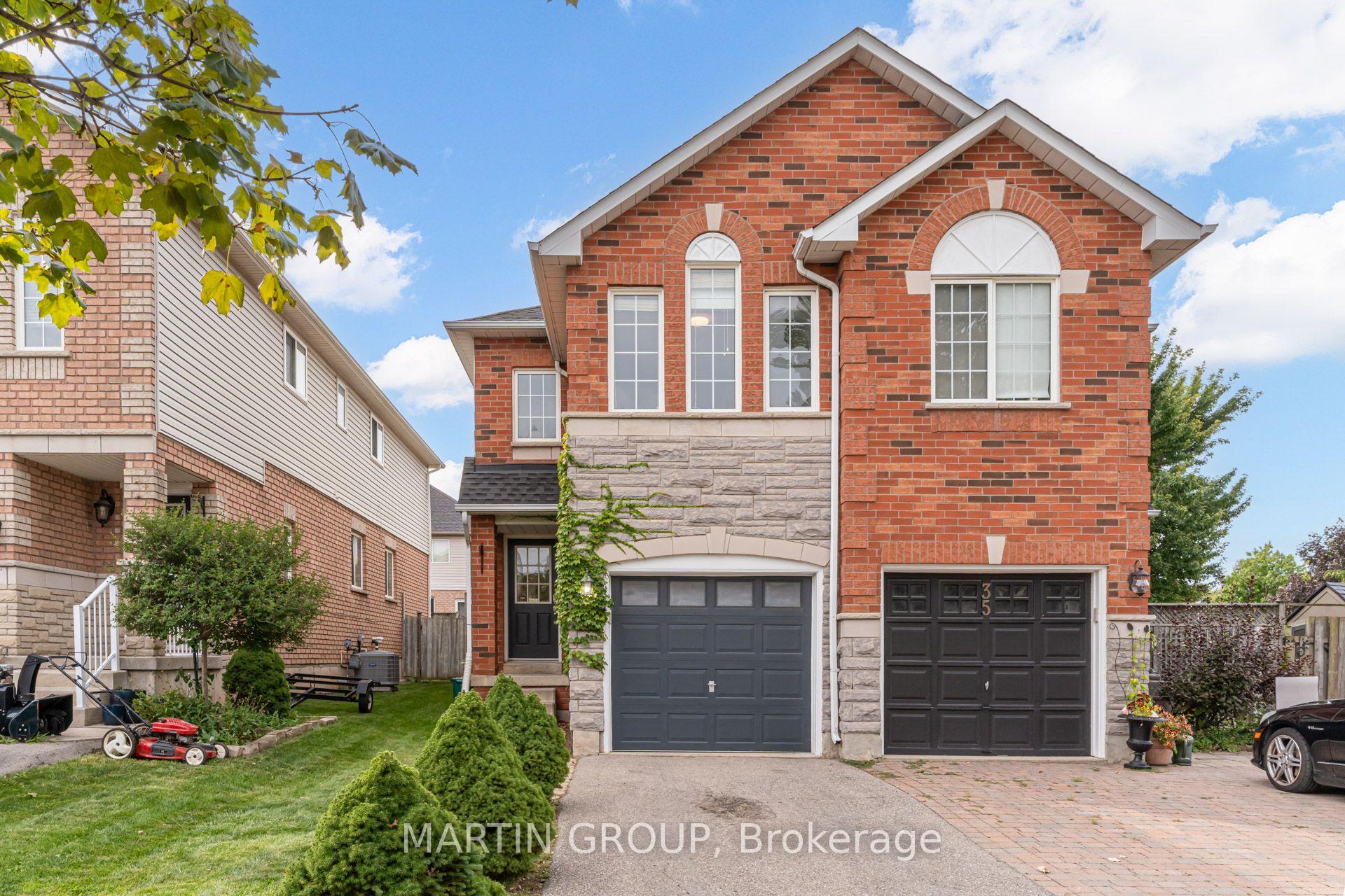 Photo 2 of 33 Slater Court, Hamilton, Waterdown — HOMEH