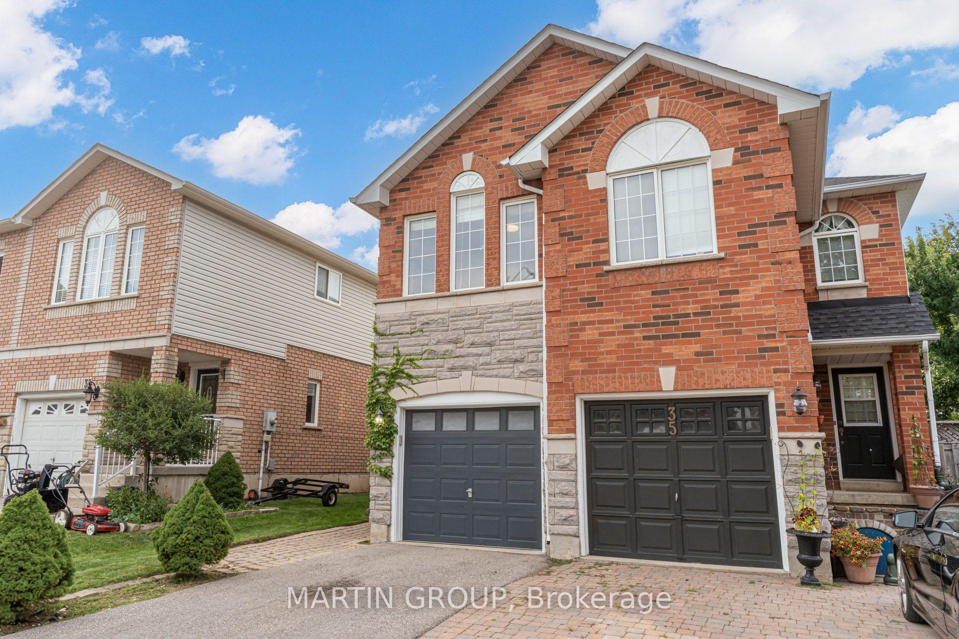 Photo 3 of 33 Slater Court, Hamilton, Waterdown — HOMEH