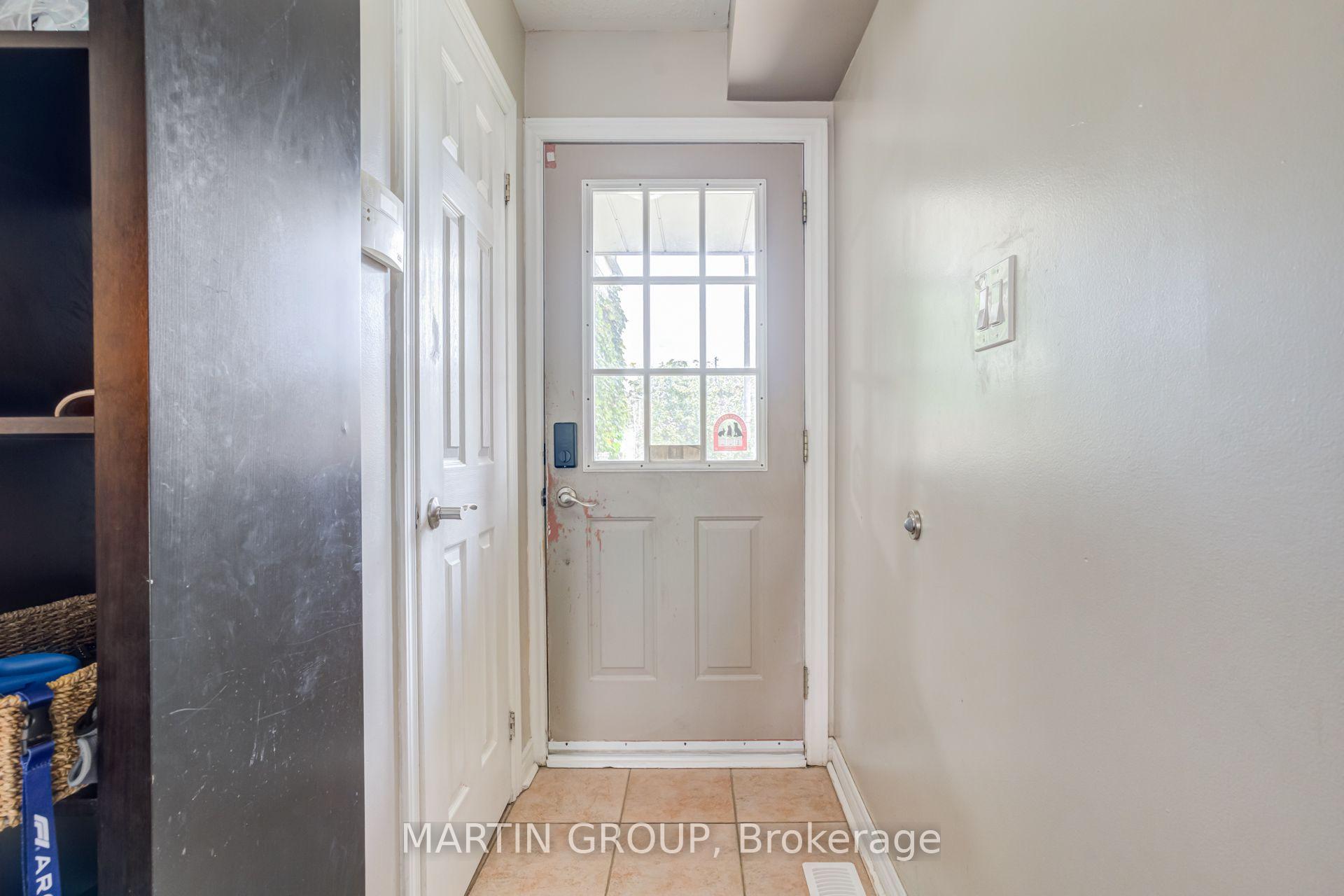 Photo 16 of 33 Slater Court, Hamilton, Waterdown — HOMEH