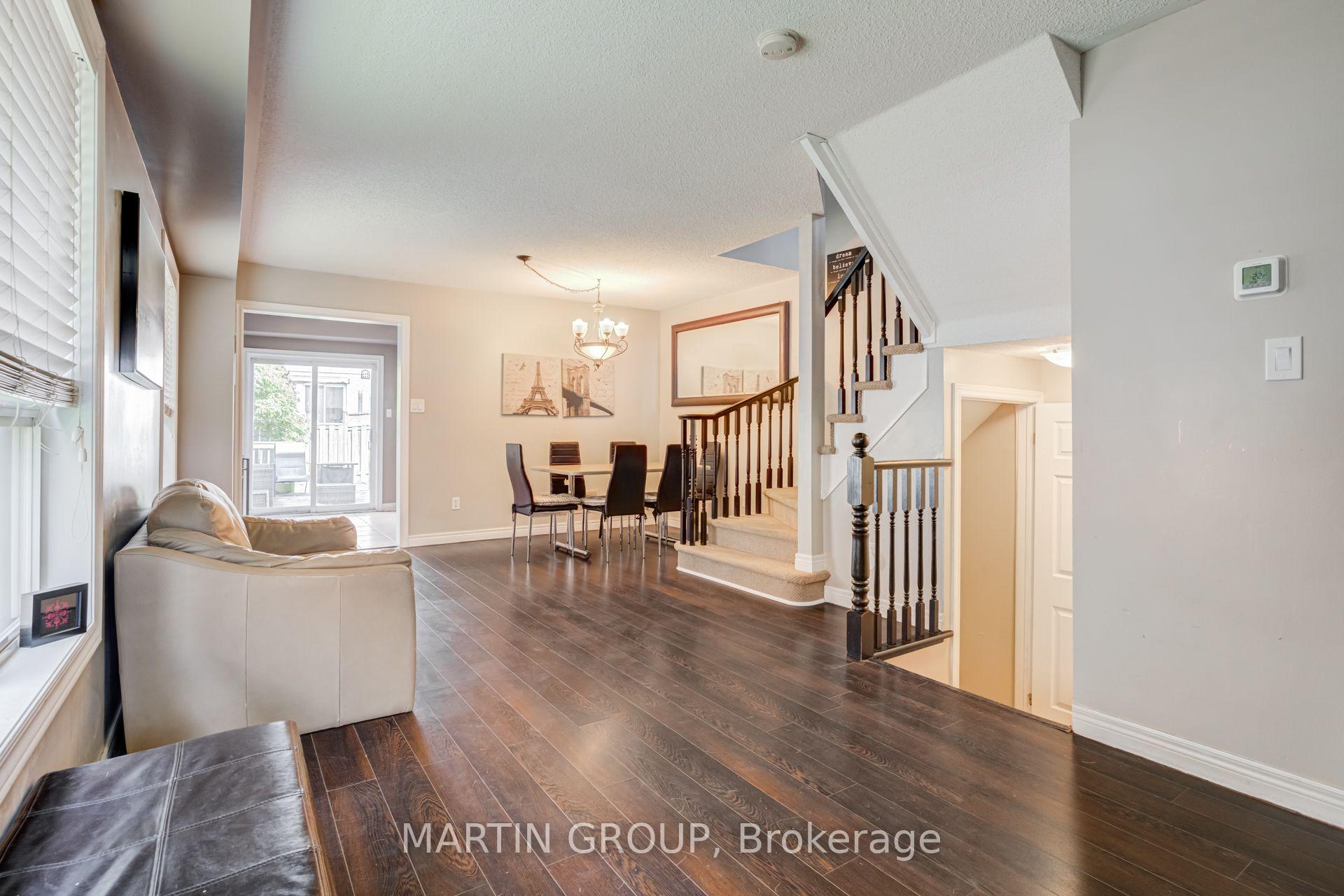 Photo 4 of 33 Slater Court, Hamilton, Waterdown — HOMEH