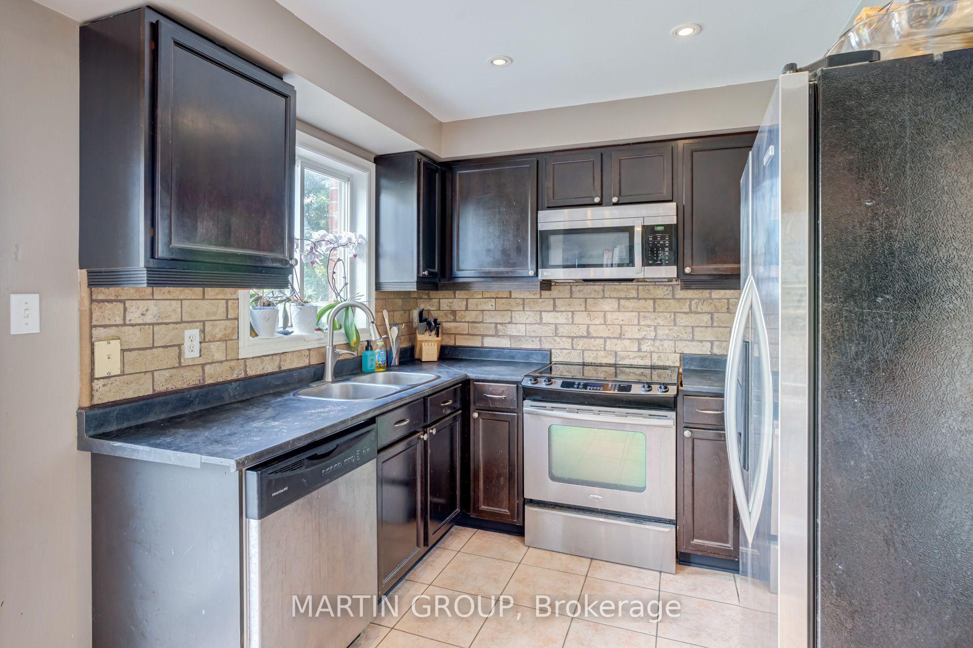 Photo 20 of 33 Slater Court, Hamilton, Waterdown — HOMEH