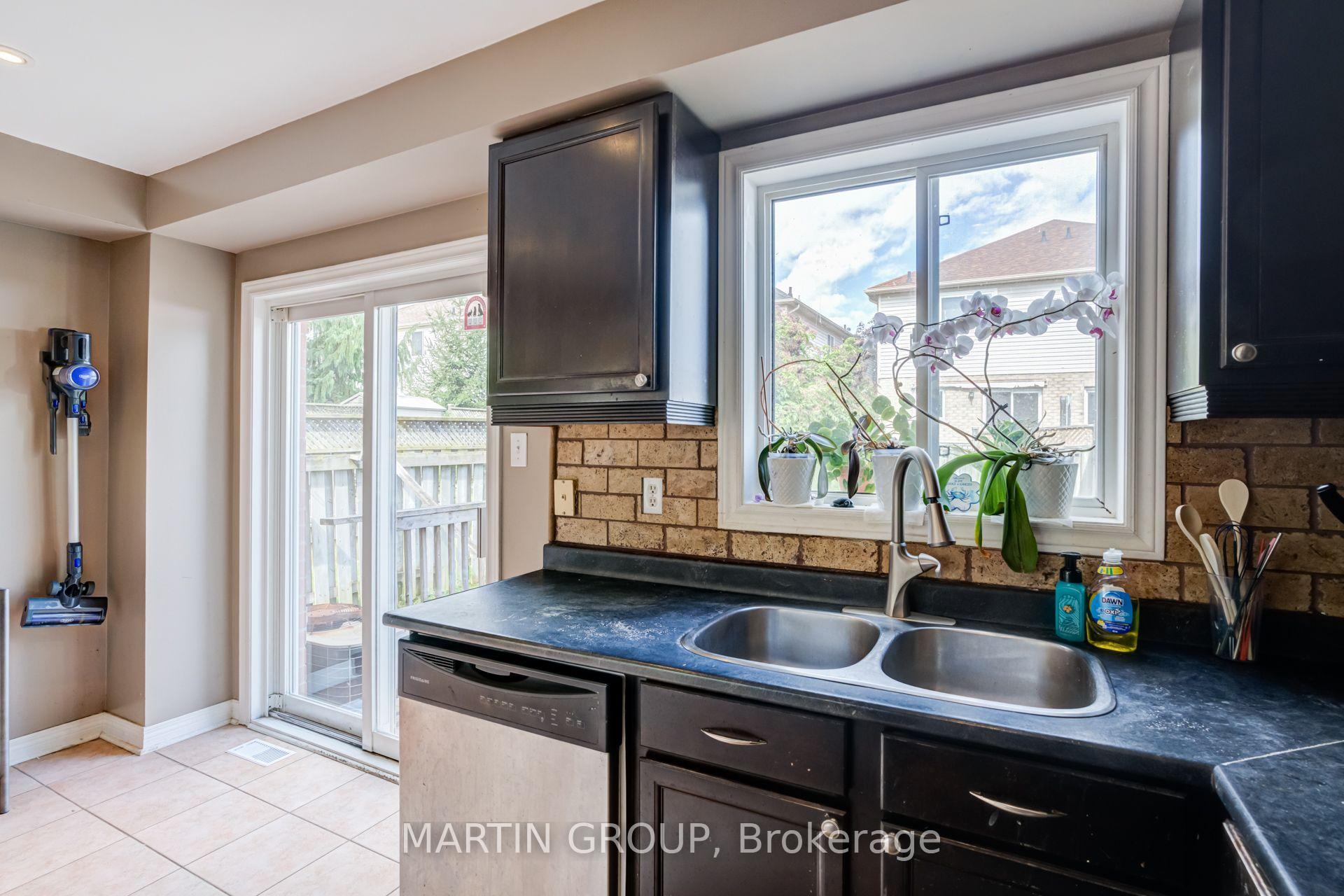 Photo 26 of 33 Slater Court, Hamilton, Waterdown — HOMEH