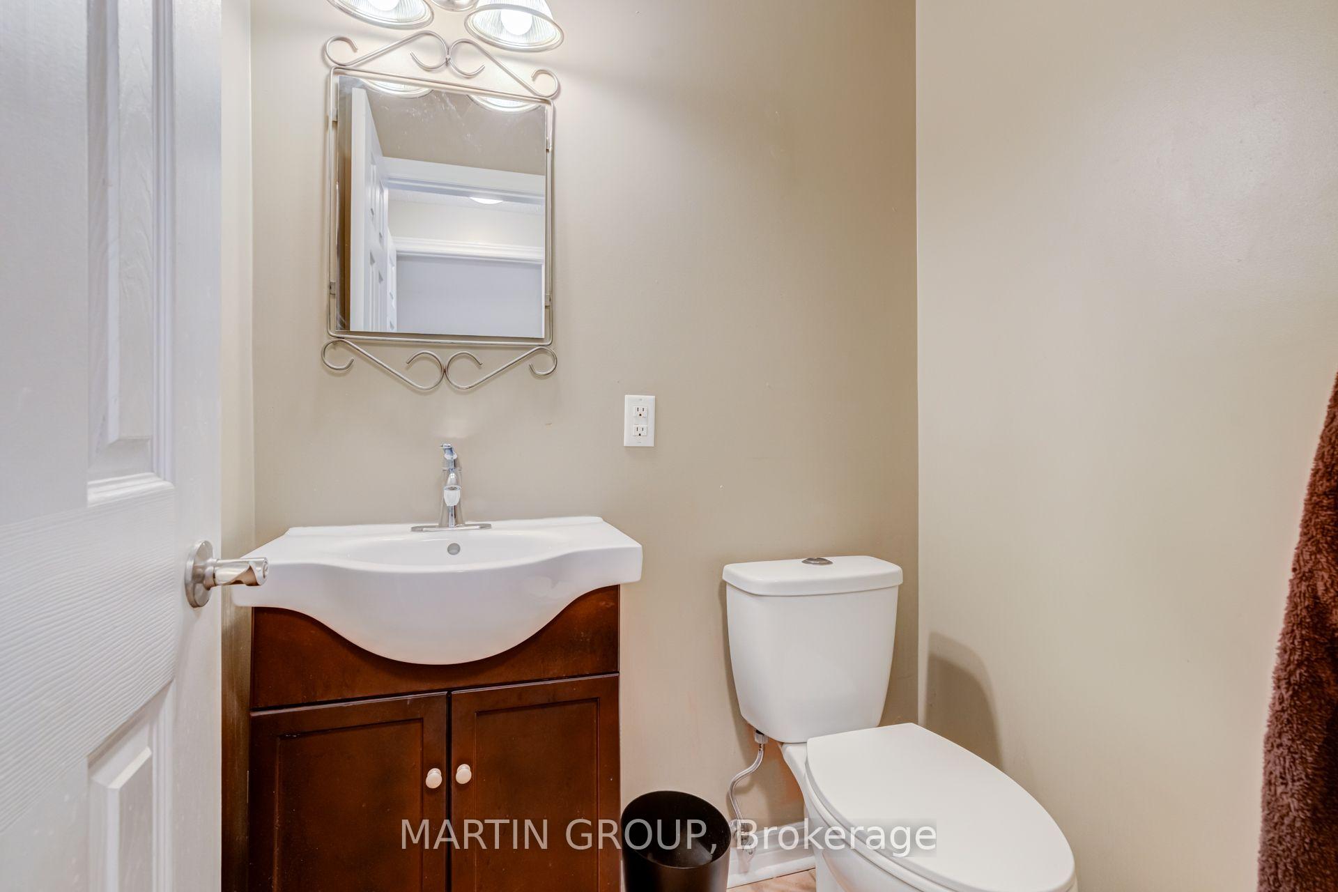 Photo 22 of 33 Slater Court, Hamilton, Waterdown — HOMEH
