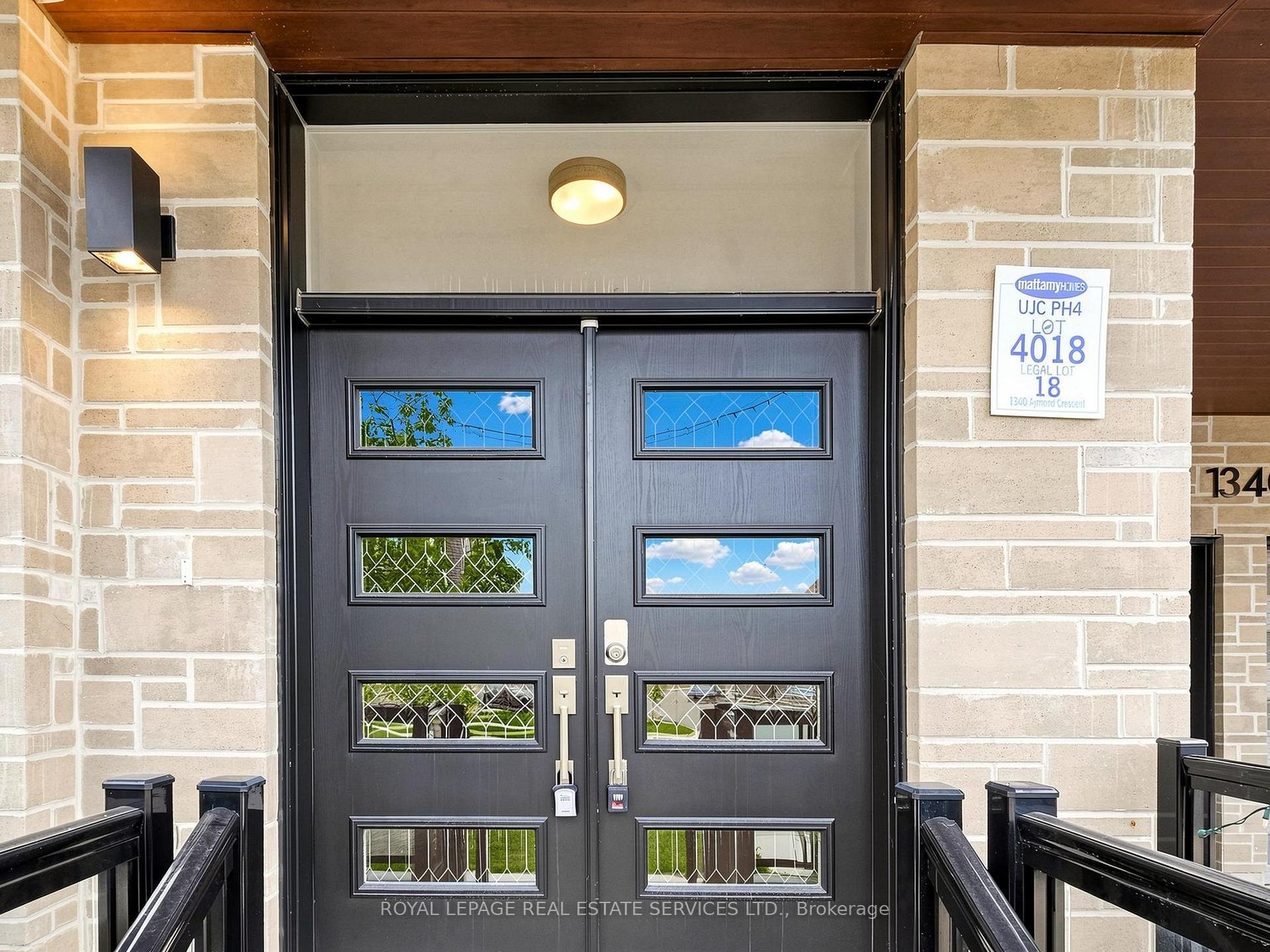 Photo 4 of 1340 Aymond Crescent, Oakville, Joshua Meadows — HOMEH