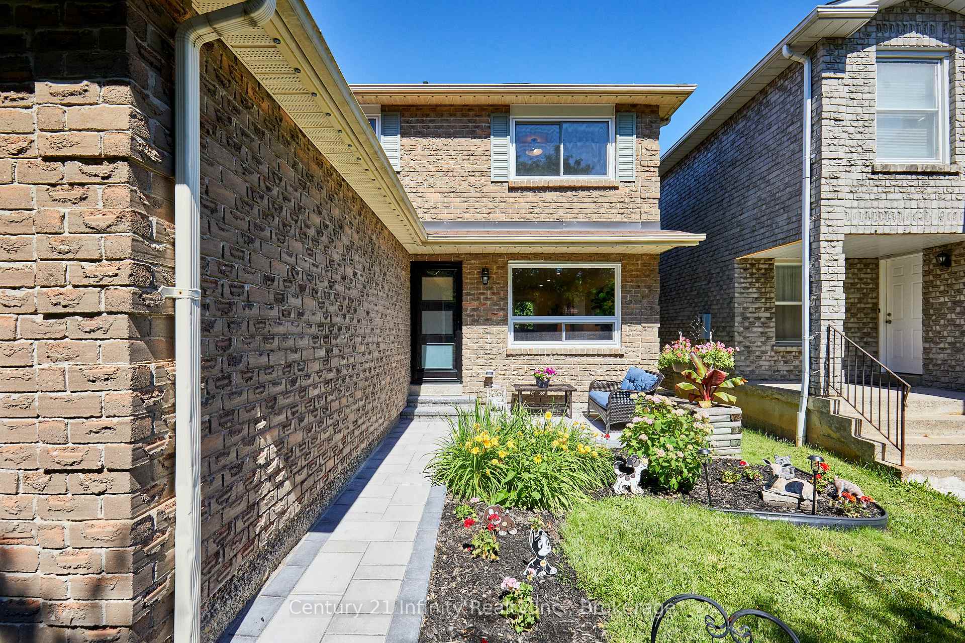 Photo 3 of 113 Daniels Crescent, Ajax, Central West — HOMEH