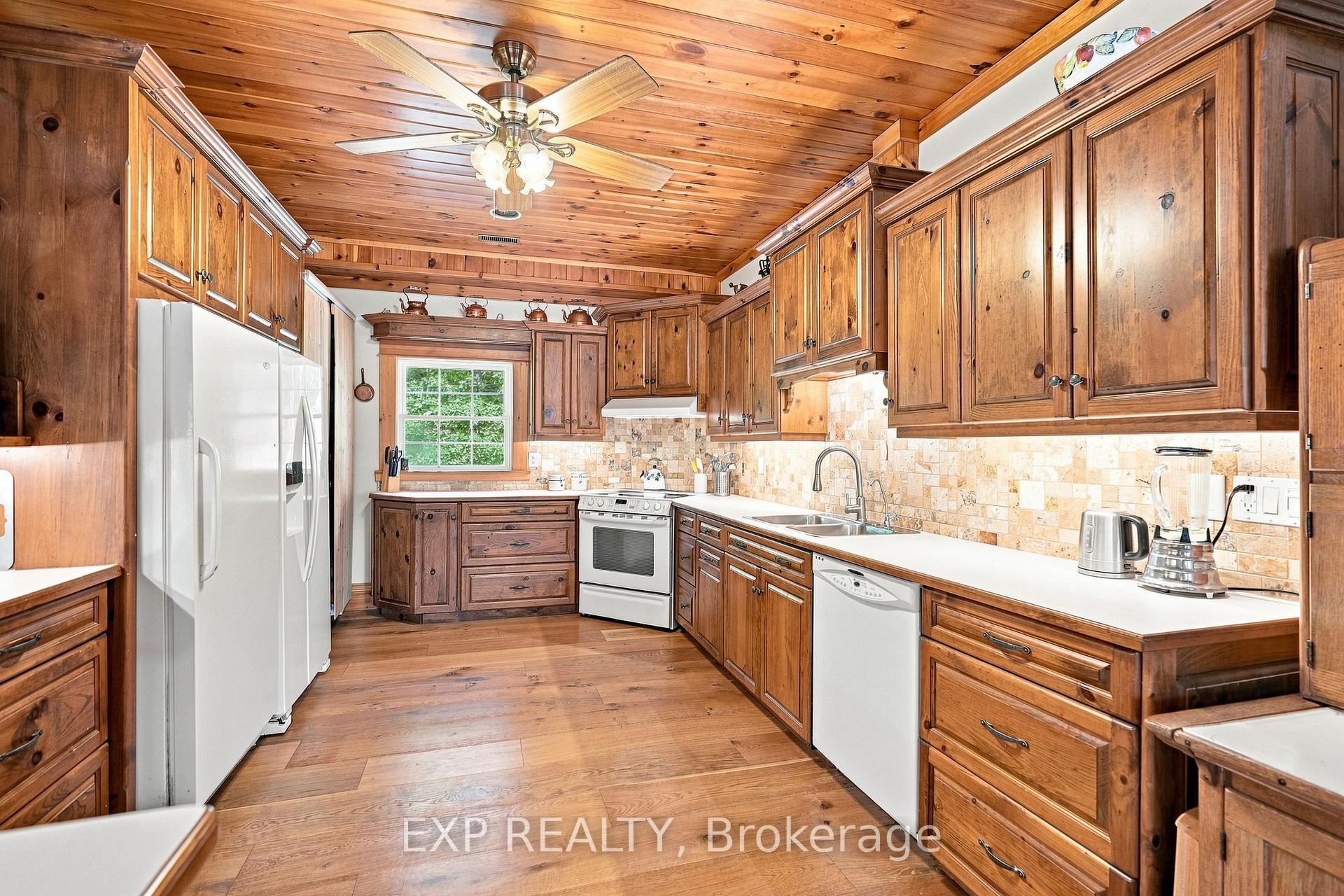 Photo 12 of Unit SR404, 14 Severn River, Muskoka Lakes, Wood (Muskoka Lakes) — HOMEH