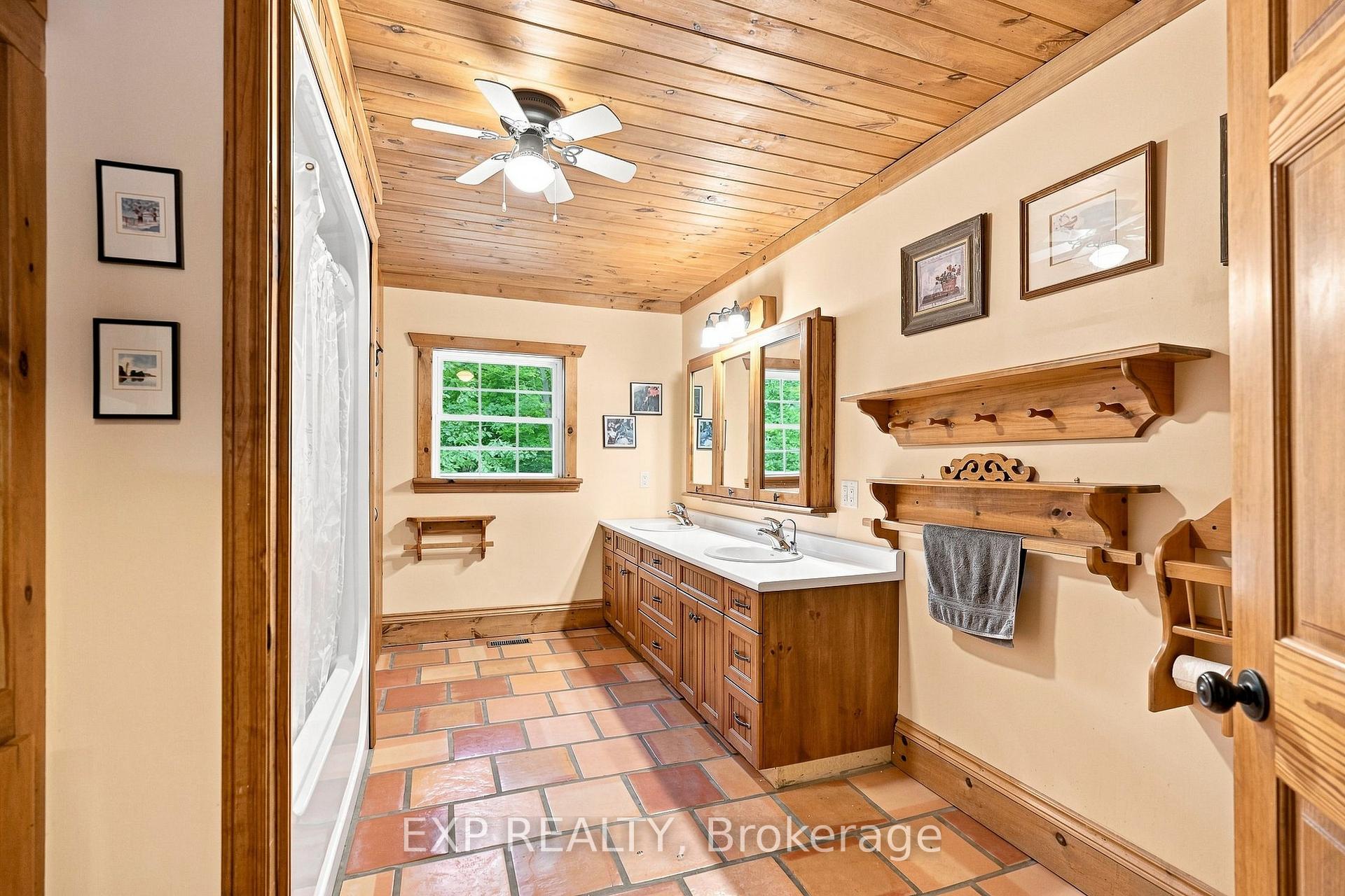 Photo 19 of Unit SR404, 14 Severn River, Muskoka Lakes, Wood (Muskoka Lakes) — HOMEH