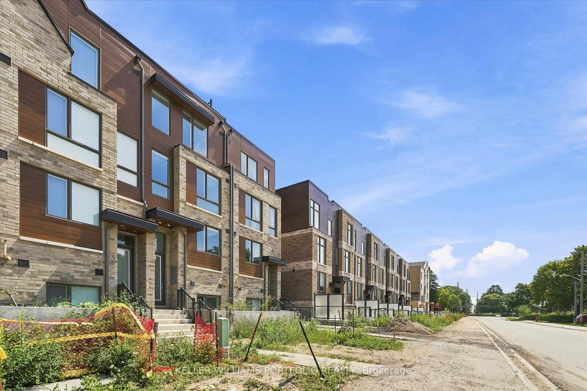Photo 2 of 372 Lawrence Heights Way, Toronto, Bedford Park-Nortown — HOMEH