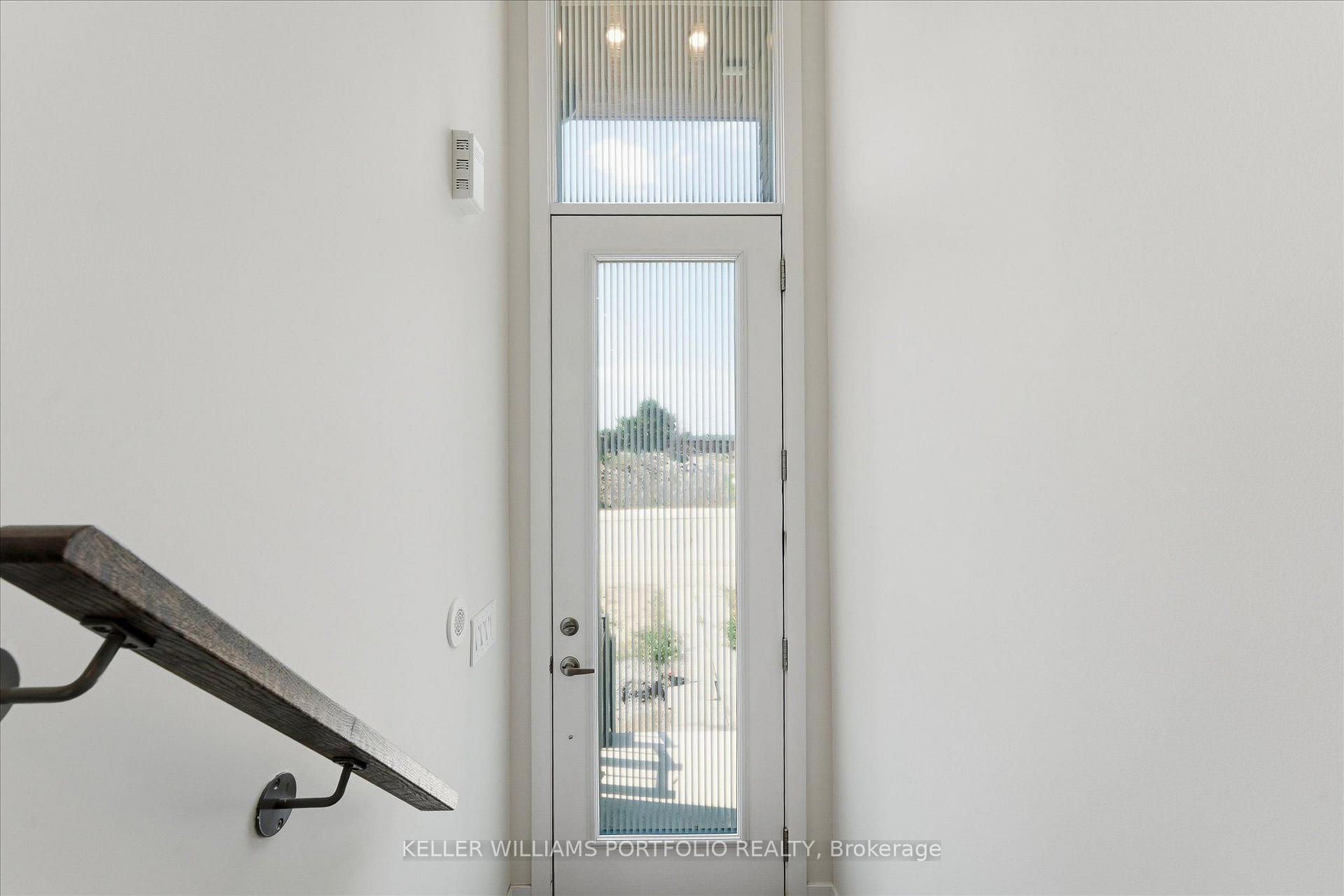 Photo 4 of 372 Lawrence Heights Way, Toronto, Bedford Park-Nortown — HOMEH