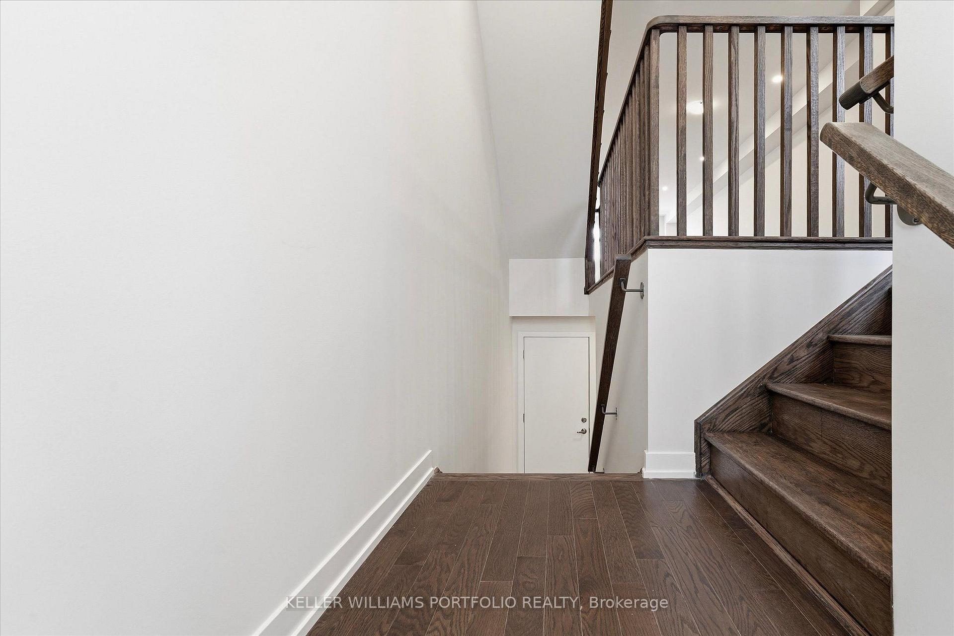 Photo 5 of 372 Lawrence Heights Way, Toronto, Bedford Park-Nortown — HOMEH