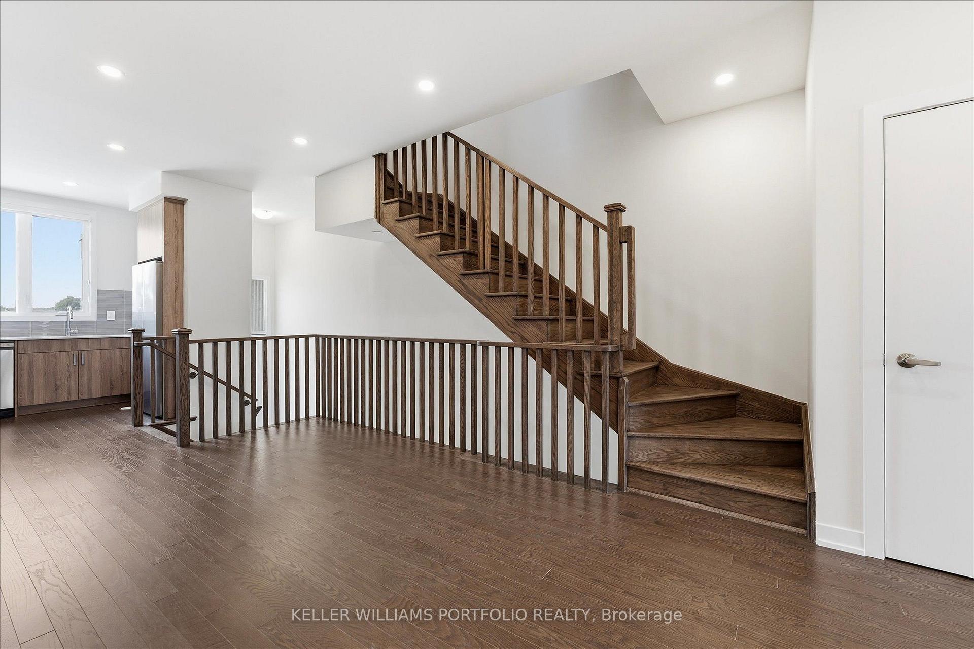 Photo 7 of 372 Lawrence Heights Way, Toronto, Bedford Park-Nortown — HOMEH