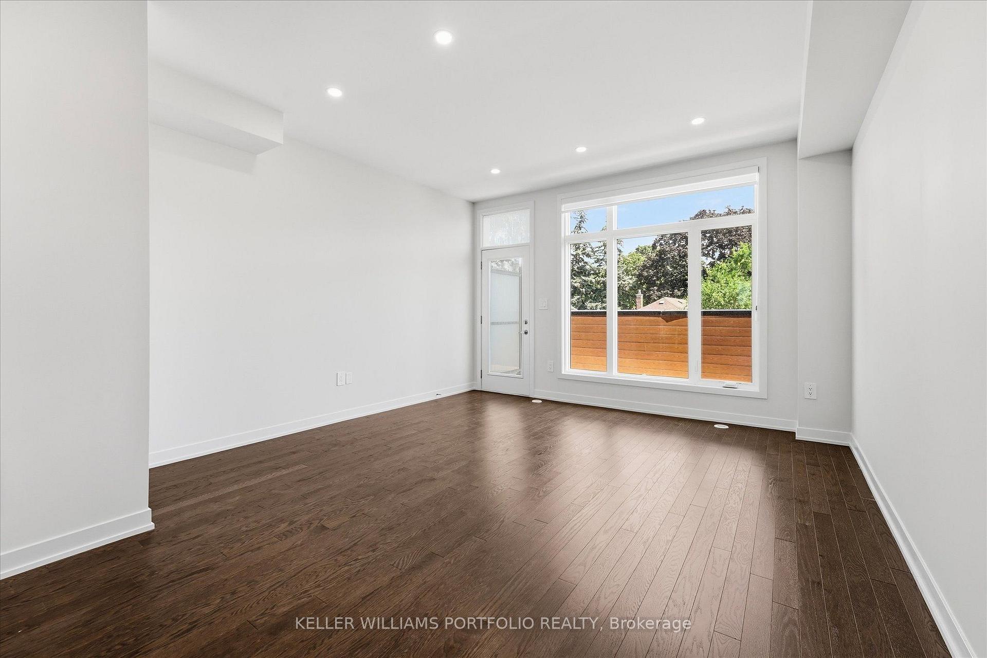 Photo 9 of 372 Lawrence Heights Way, Toronto, Bedford Park-Nortown — HOMEH