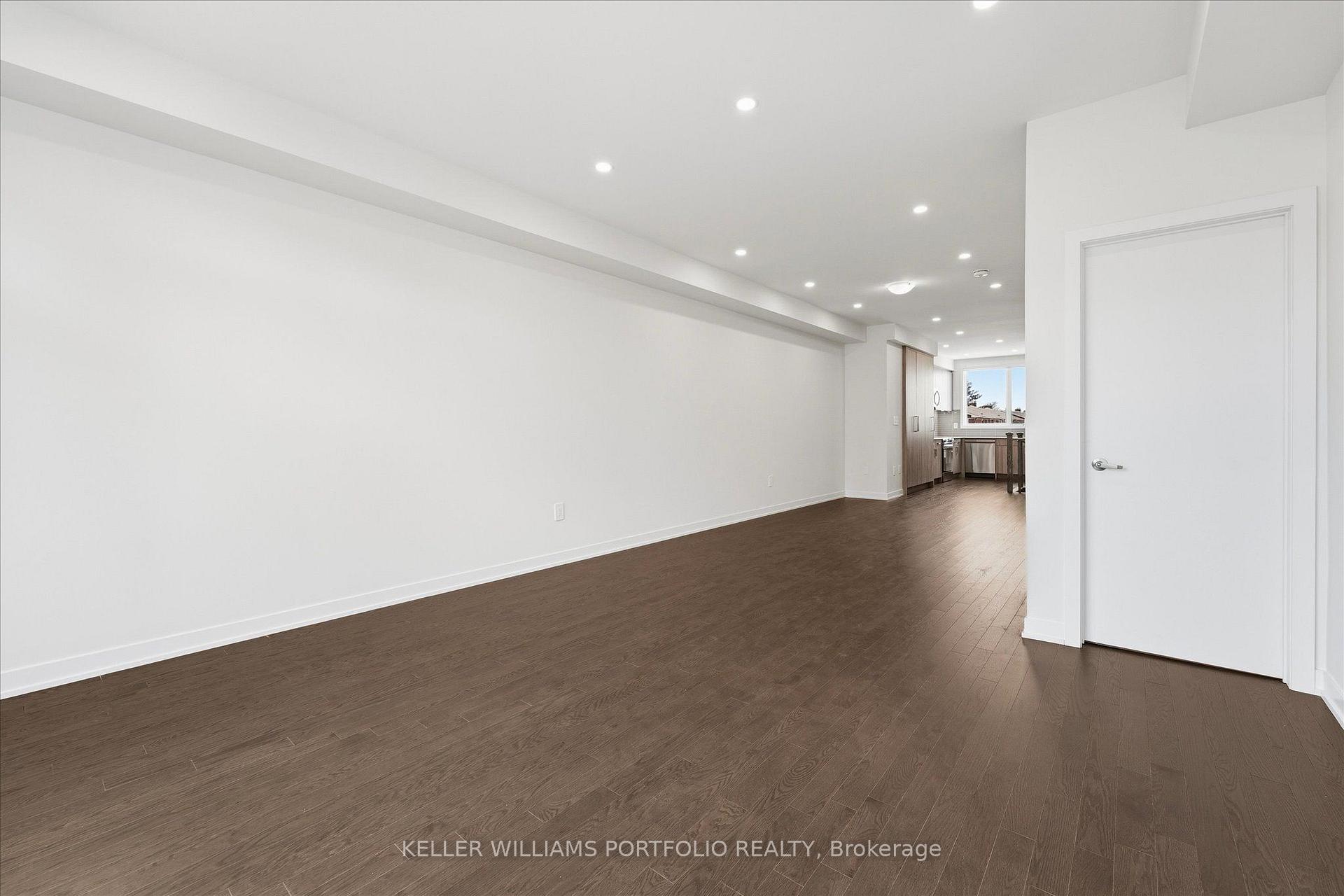 Photo 10 of 372 Lawrence Heights Way, Toronto, Bedford Park-Nortown — HOMEH