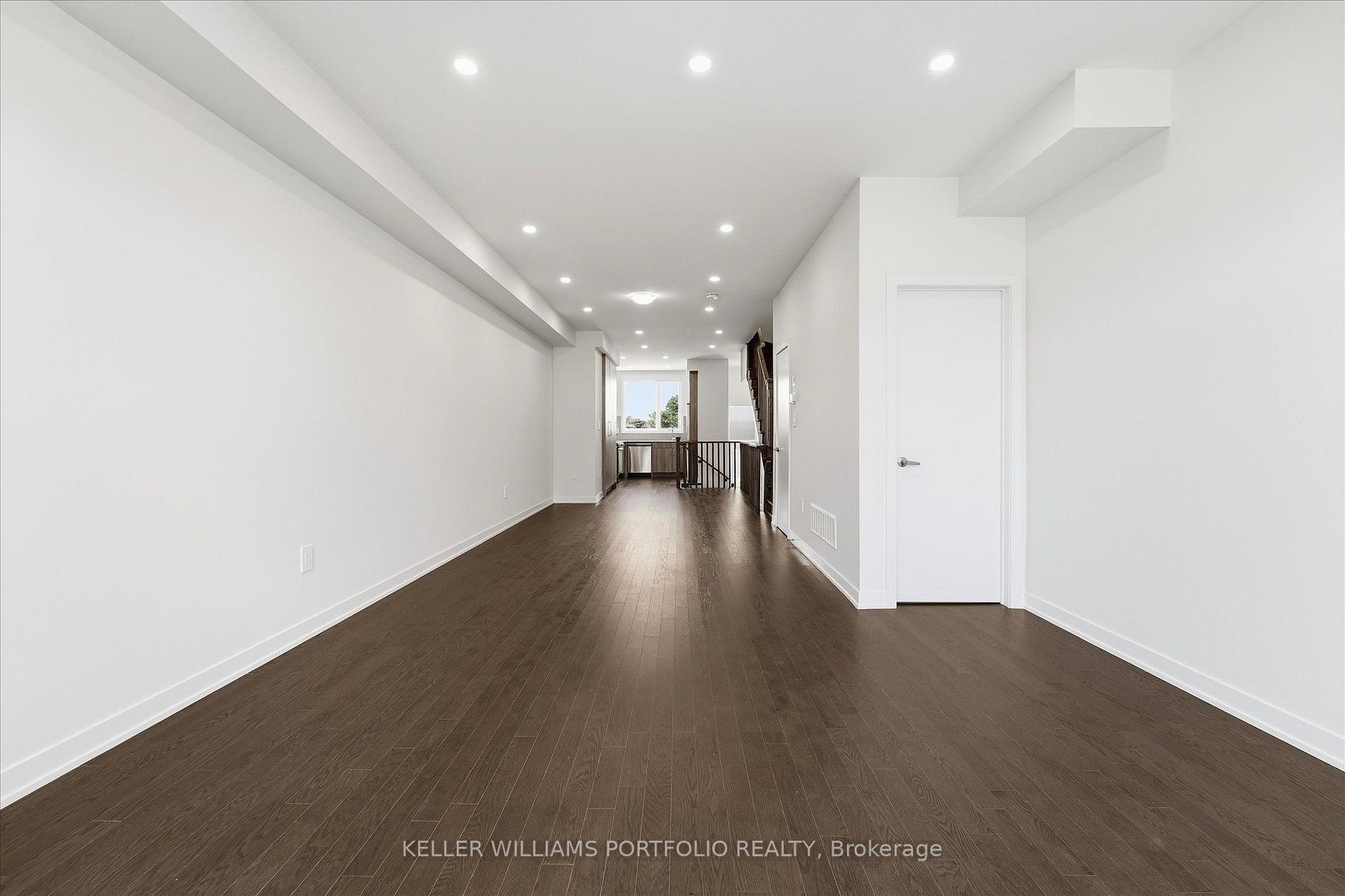 Photo 11 of 372 Lawrence Heights Way, Toronto, Bedford Park-Nortown — HOMEH