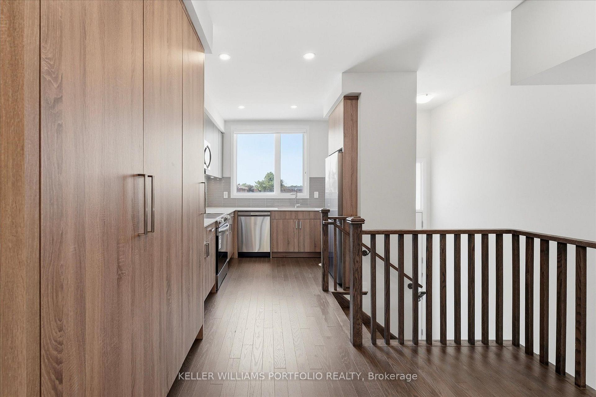 Photo 12 of 372 Lawrence Heights Way, Toronto, Bedford Park-Nortown — HOMEH
