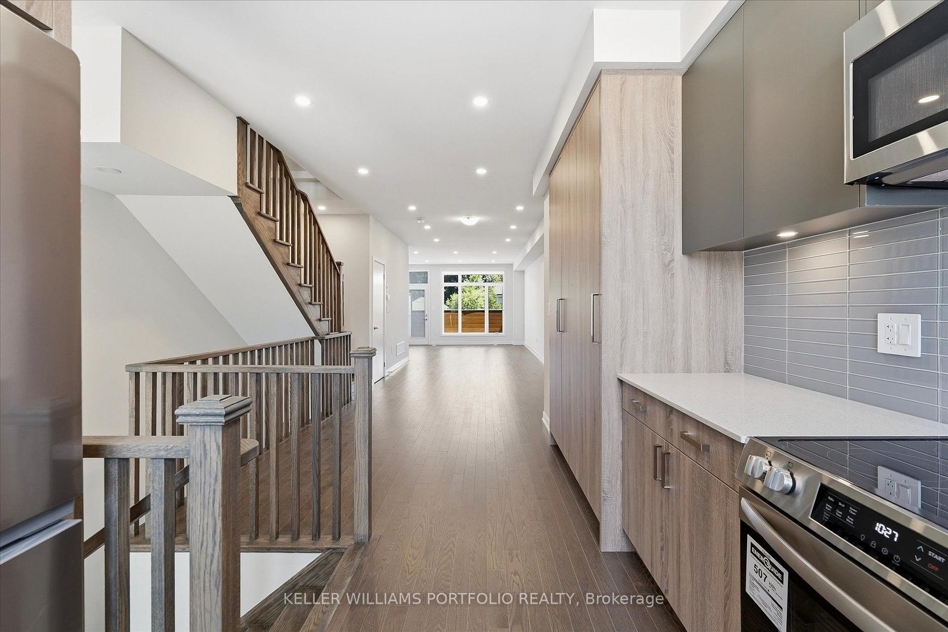 Photo 14 of 372 Lawrence Heights Way, Toronto, Bedford Park-Nortown — HOMEH