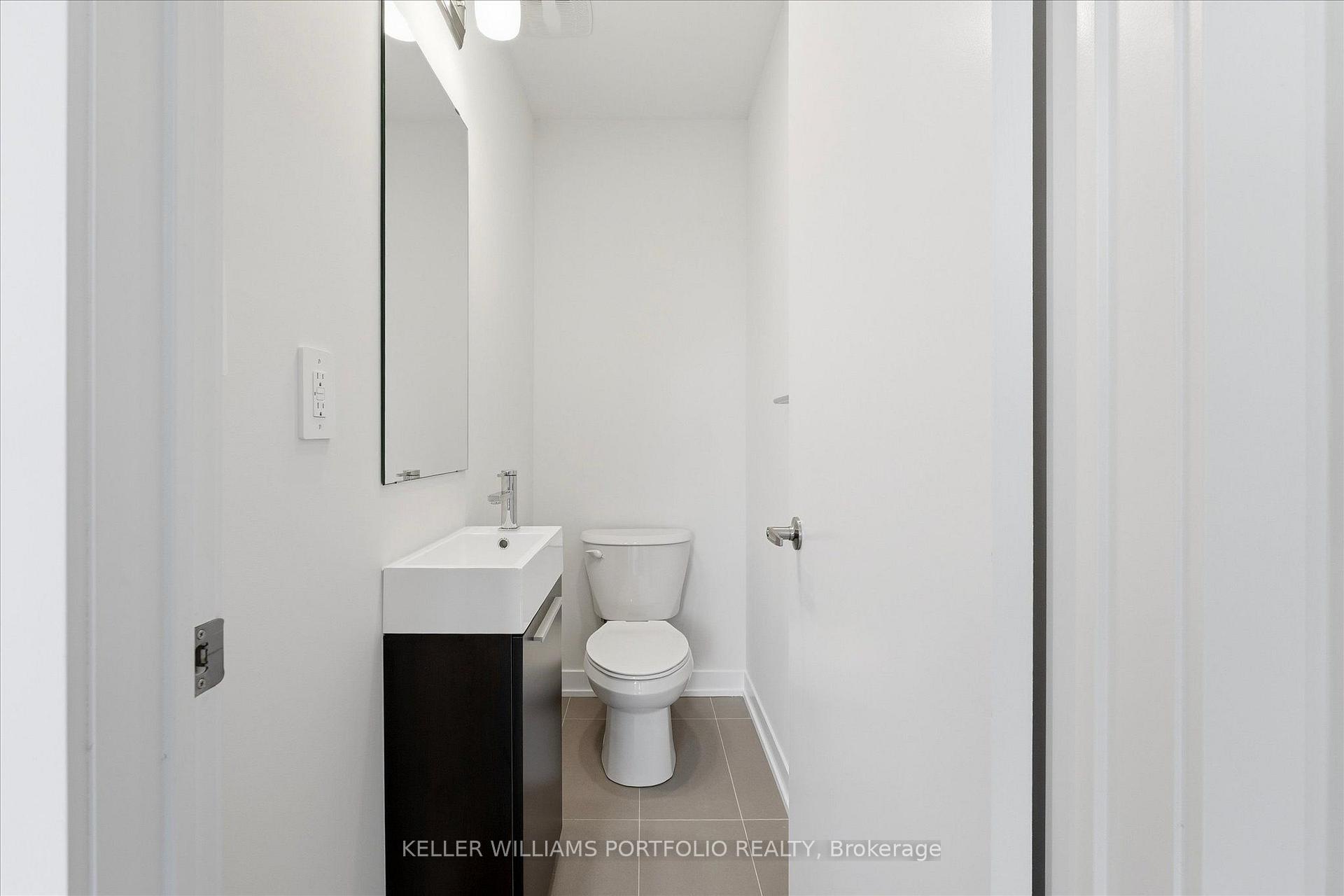 Photo 15 of 372 Lawrence Heights Way, Toronto, Bedford Park-Nortown — HOMEH