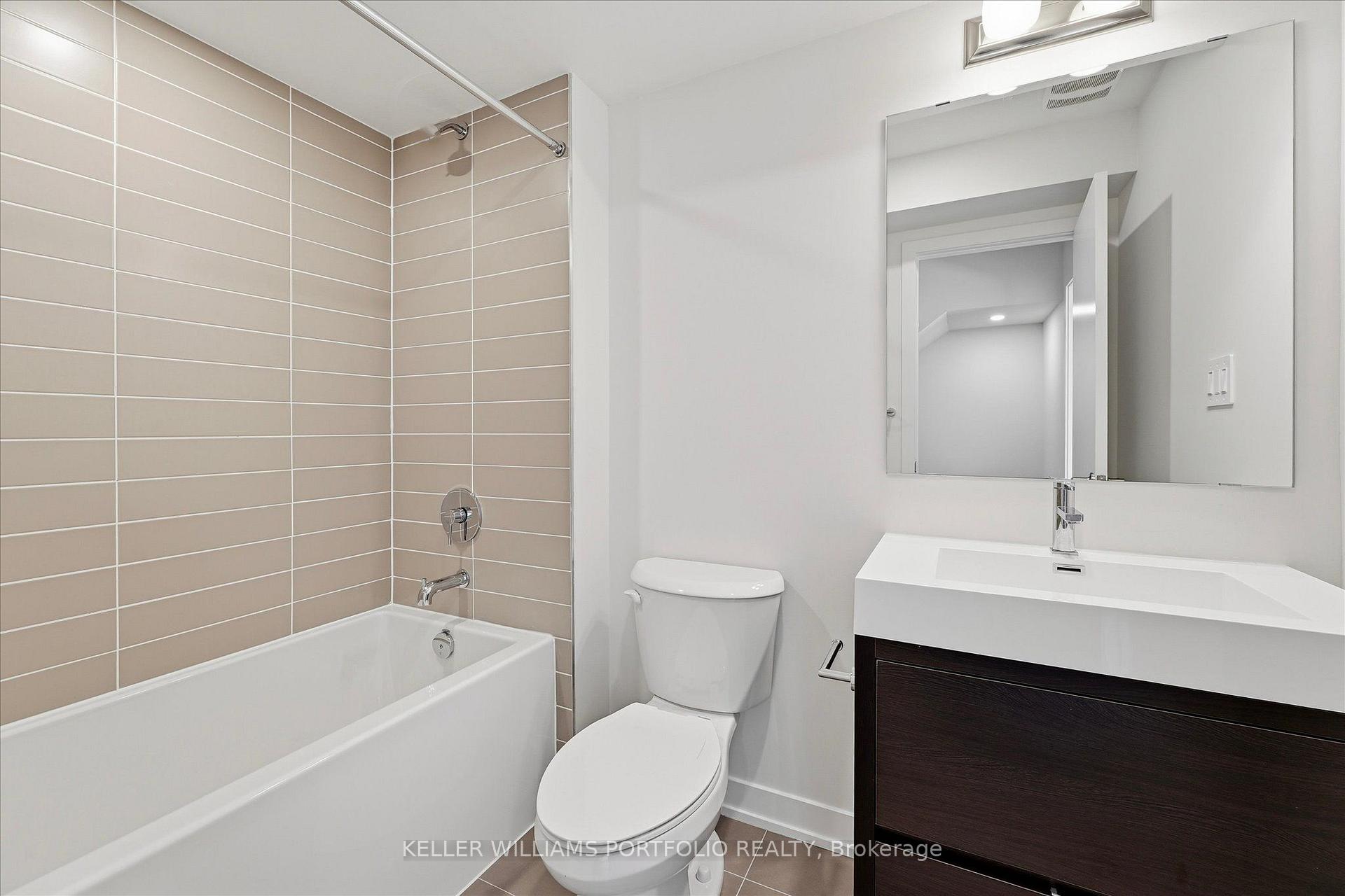 Photo 18 of 372 Lawrence Heights Way, Toronto, Bedford Park-Nortown — HOMEH