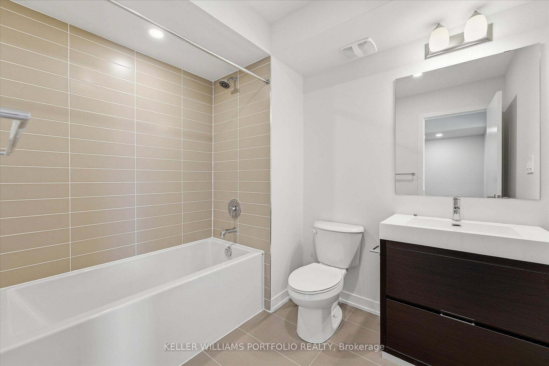 Photo 23 of 372 Lawrence Heights Way, Toronto, Bedford Park-Nortown — HOMEH