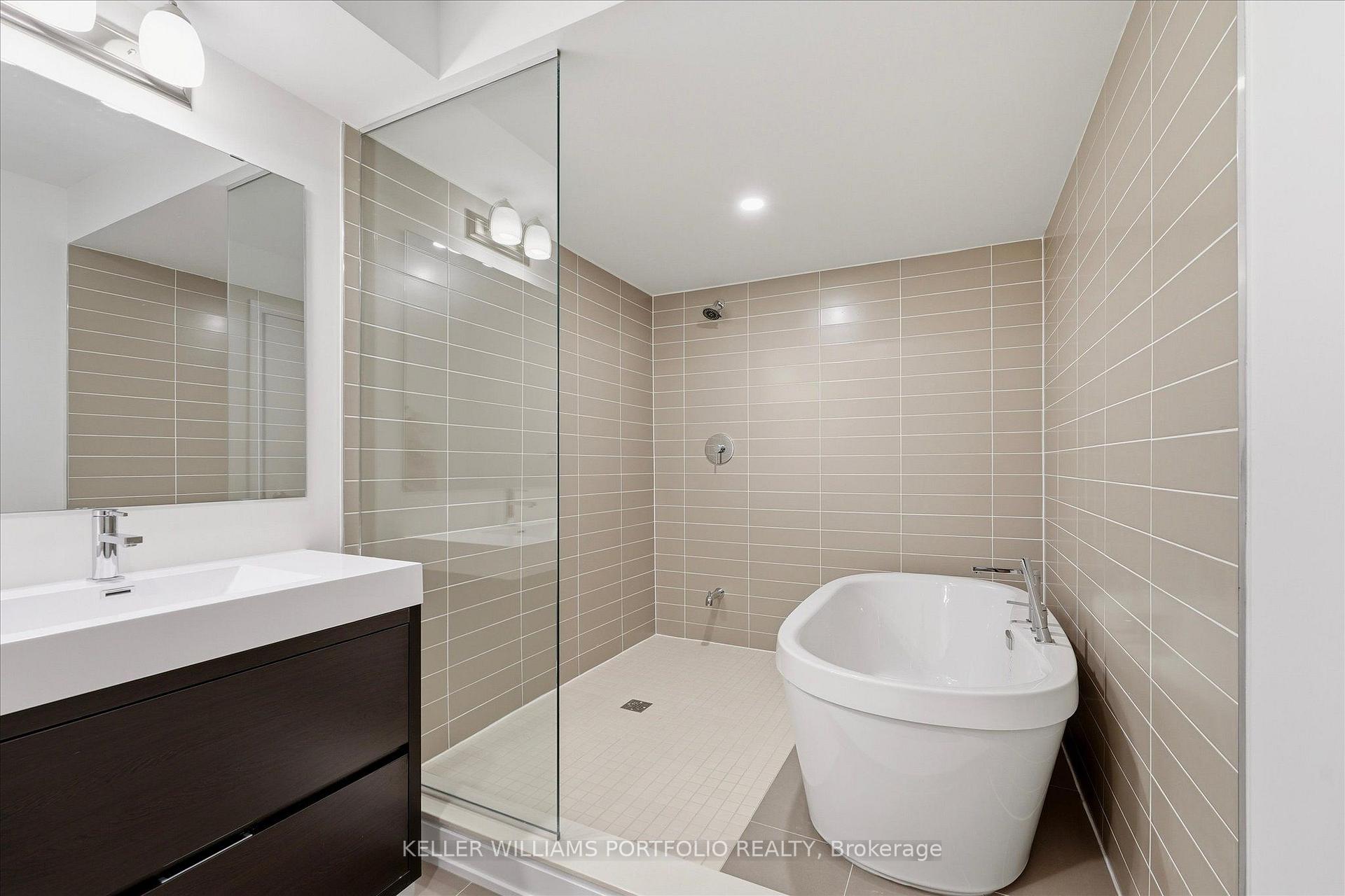 Photo 31 of 372 Lawrence Heights Way, Toronto, Bedford Park-Nortown — HOMEH