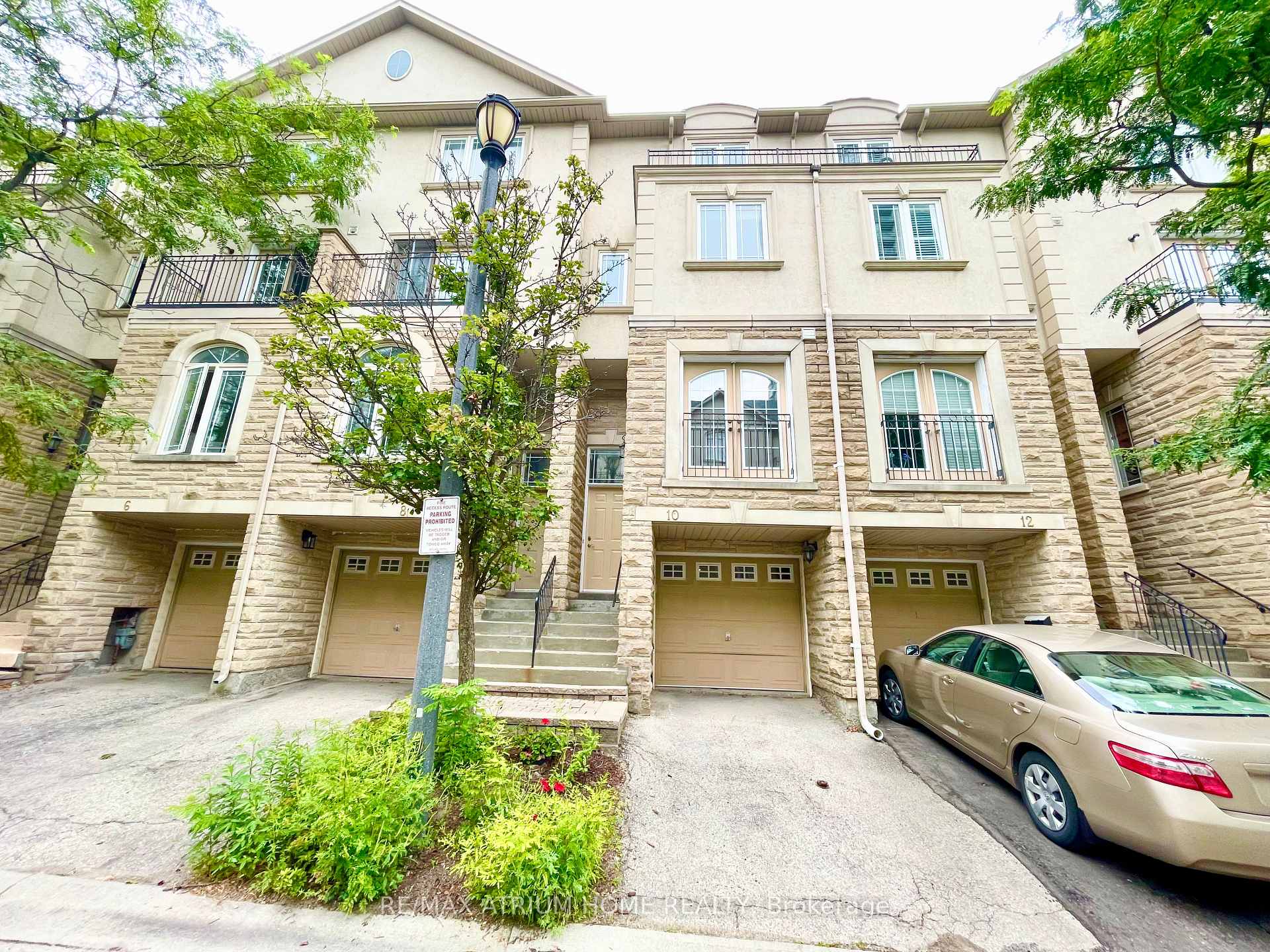 Photo 2 of 10 William Poole Way, North York, Willowdale East — HOMEH