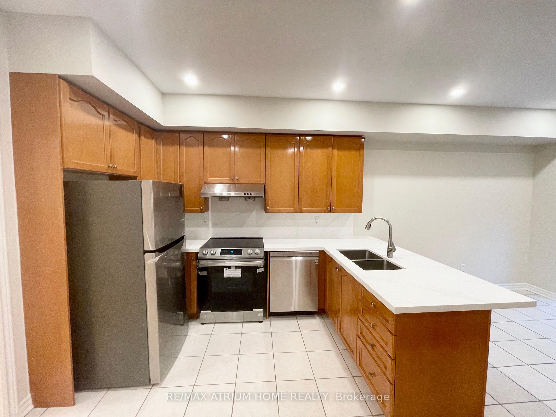 Photo 4 of 10 William Poole Way, North York, Willowdale East — HOMEH