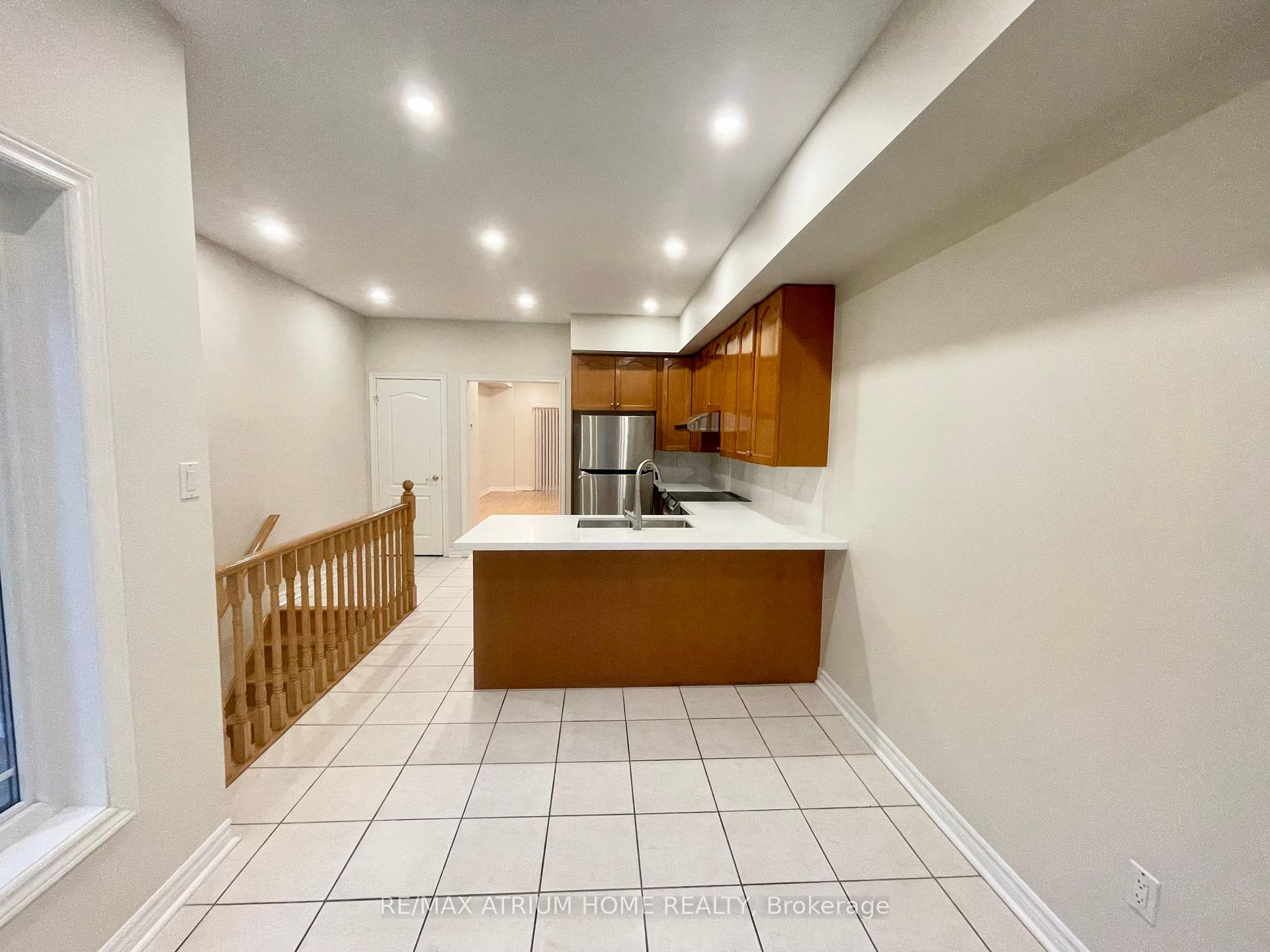 Photo 5 of 10 William Poole Way, North York, Willowdale East — HOMEH