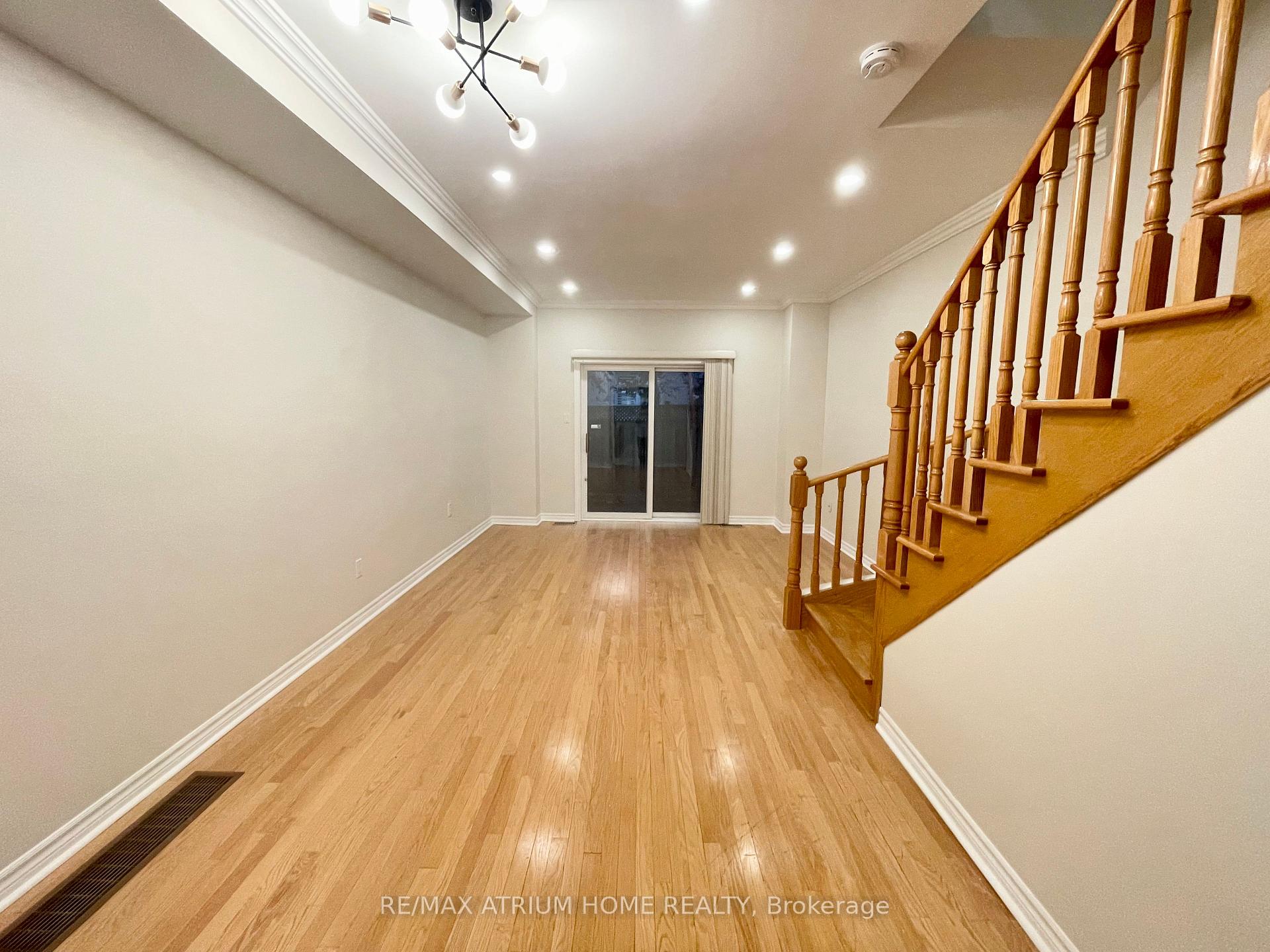Photo 7 of 10 William Poole Way, North York, Willowdale East — HOMEH