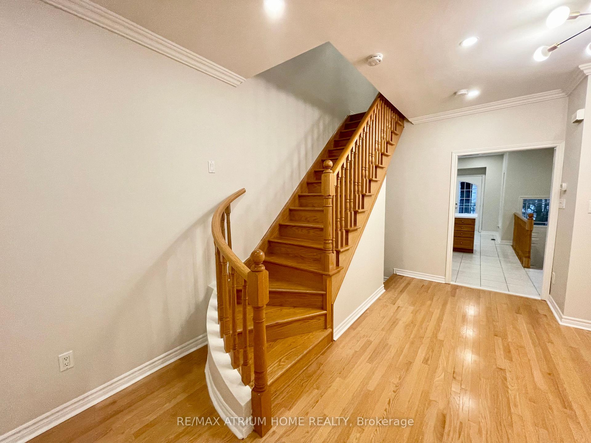 Photo 11 of 10 William Poole Way, North York, Willowdale East — HOMEH