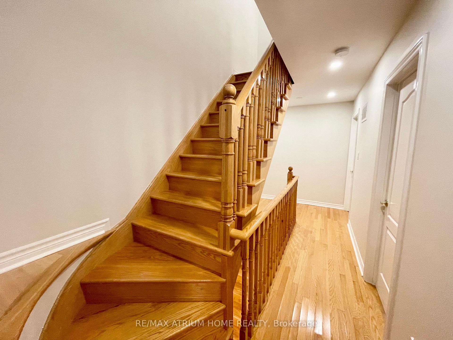 Photo 17 of 10 William Poole Way, North York, Willowdale East — HOMEH