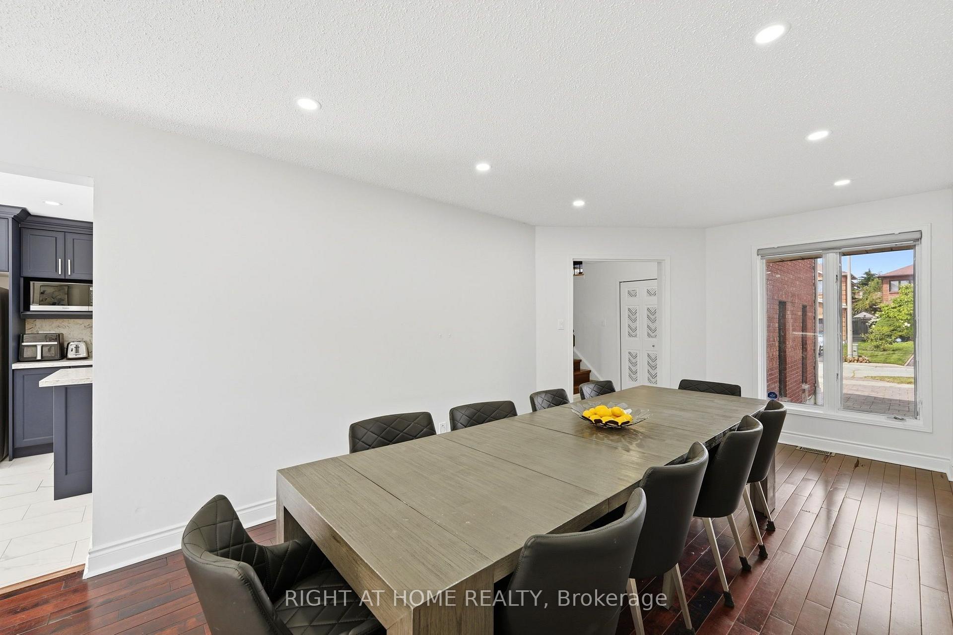 Photo 11 of 2295 Wildwood Crescent, Pickering, Brock Ridge — HOMEH