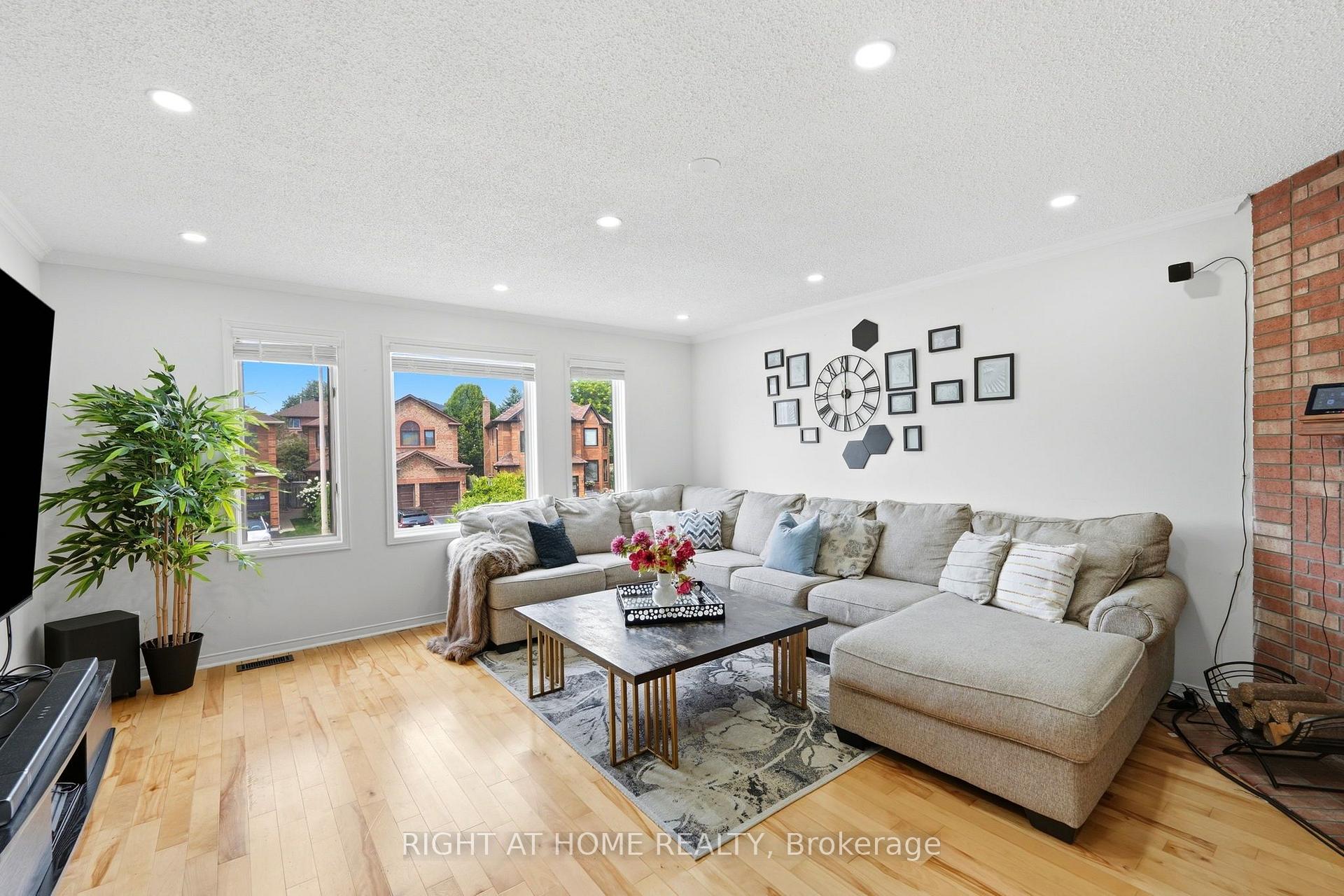 Photo 13 of 2295 Wildwood Crescent, Pickering, Brock Ridge — HOMEH