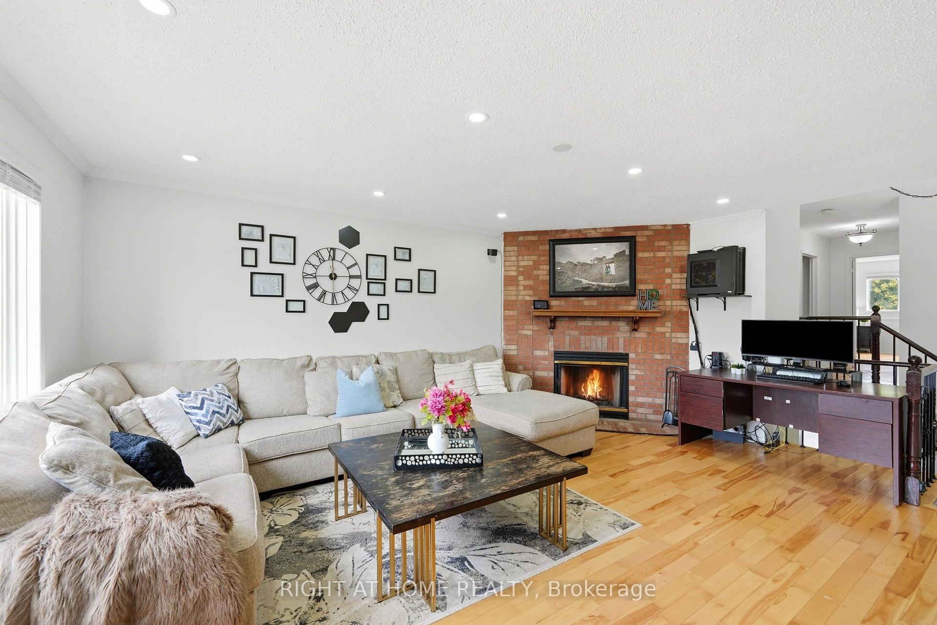 Photo 14 of 2295 Wildwood Crescent, Pickering, Brock Ridge — HOMEH
