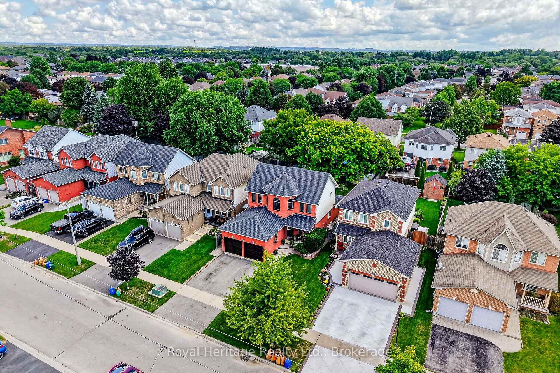 Photo 2 of 49 Bradshaw Street, Clarington, Bowmanville — HOMEH
