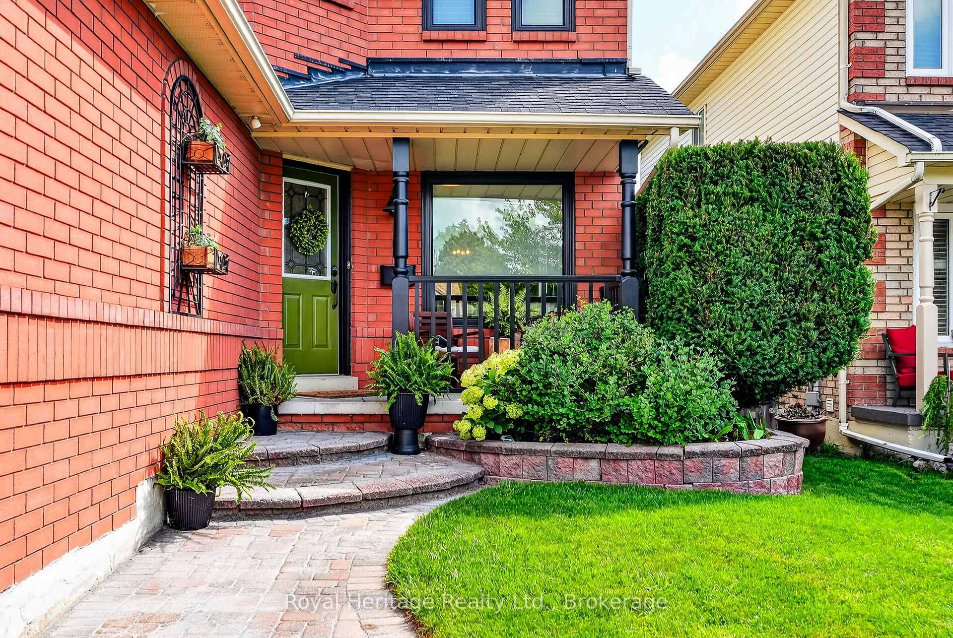 Photo 6 of 49 Bradshaw Street, Clarington, Bowmanville — HOMEH
