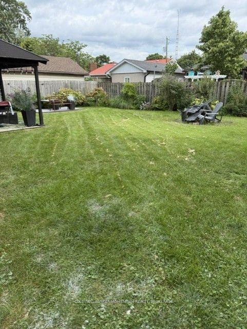 Photo 3 of 560 Carlton Street E, St. Catharines, Carlton/Bunting — HOMEH