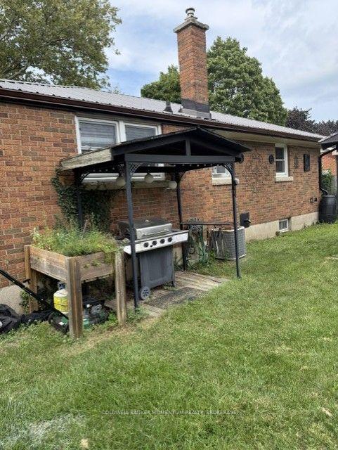 Photo 4 of 560 Carlton Street E, St. Catharines, Carlton/Bunting — HOMEH