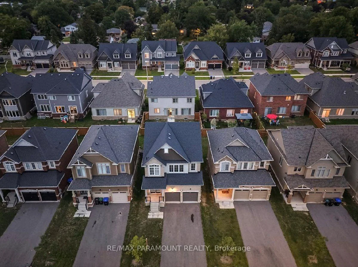 Photo 3 of 61 Tracey Lane, Collingwood — HOMEH