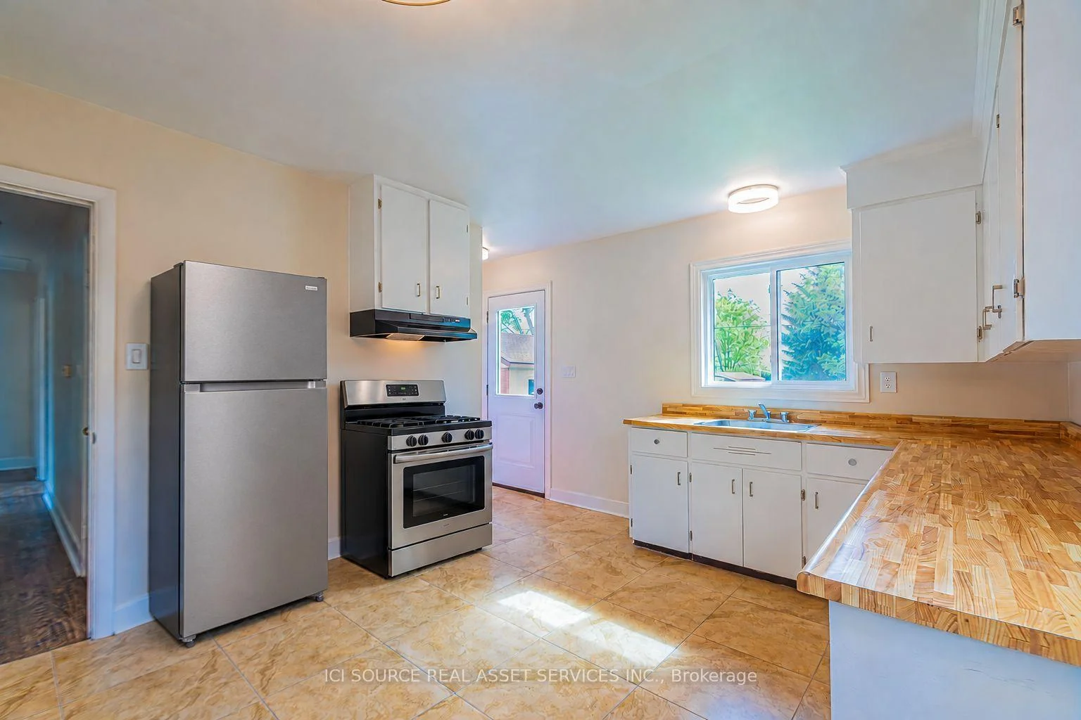 Photo 5 of 3768 Dorchester Road, Niagara Falls, Stamford — HOMEH