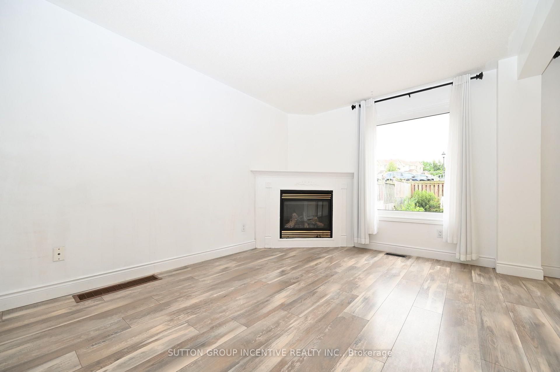 Photo 4 of 233 Stanley Street, Barrie, East Bayfield — HOMEH