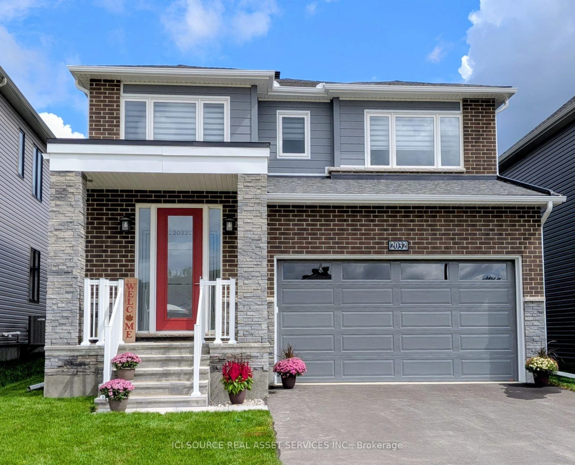 Front of 2032 Wanderer Avenue