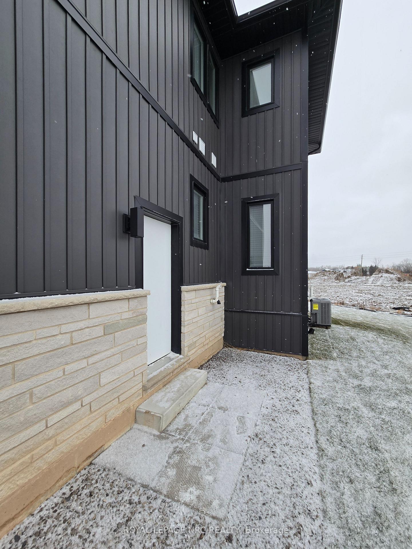 Photo 3 of Unit Lower, 7394 Splendour Drive, Niagara Falls, Brown — HOMEH