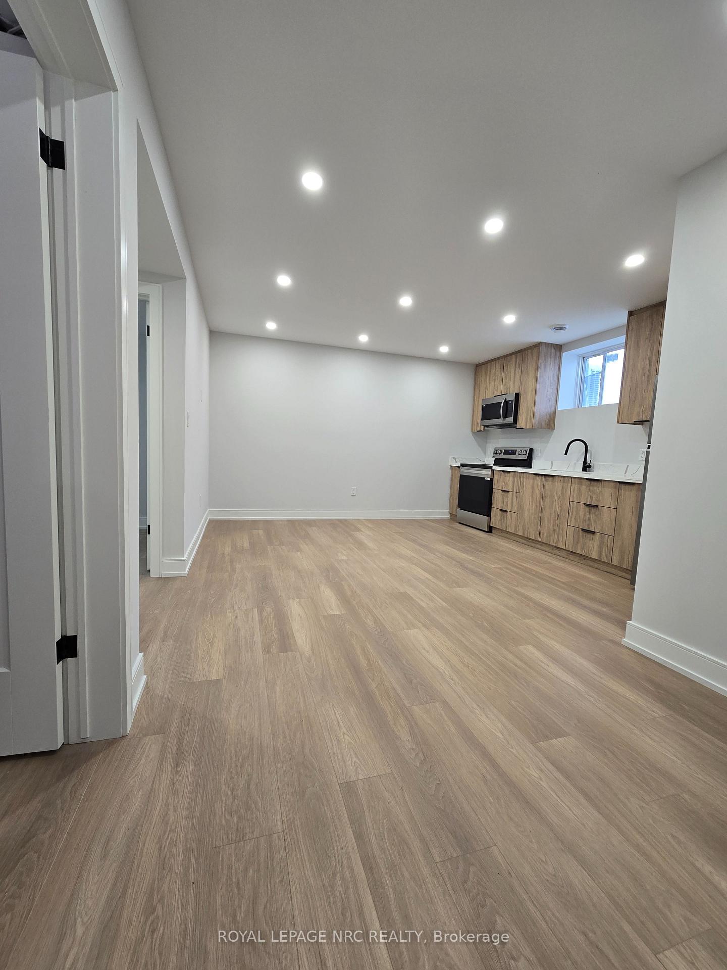 Photo 5 of Unit Lower, 7394 Splendour Drive, Niagara Falls, Brown — HOMEH