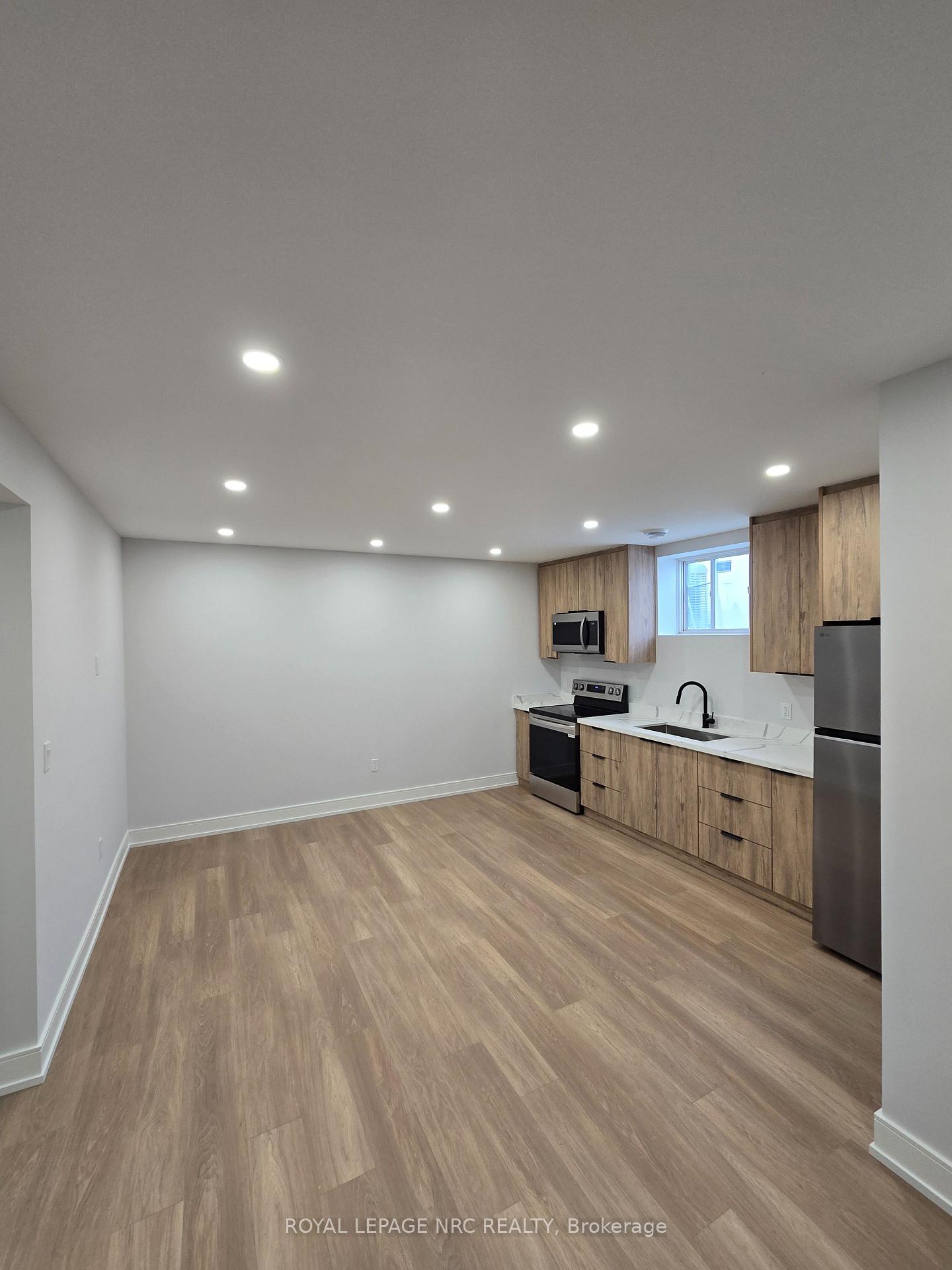 Photo 6 of Unit Lower, 7394 Splendour Drive, Niagara Falls, Brown — HOMEH