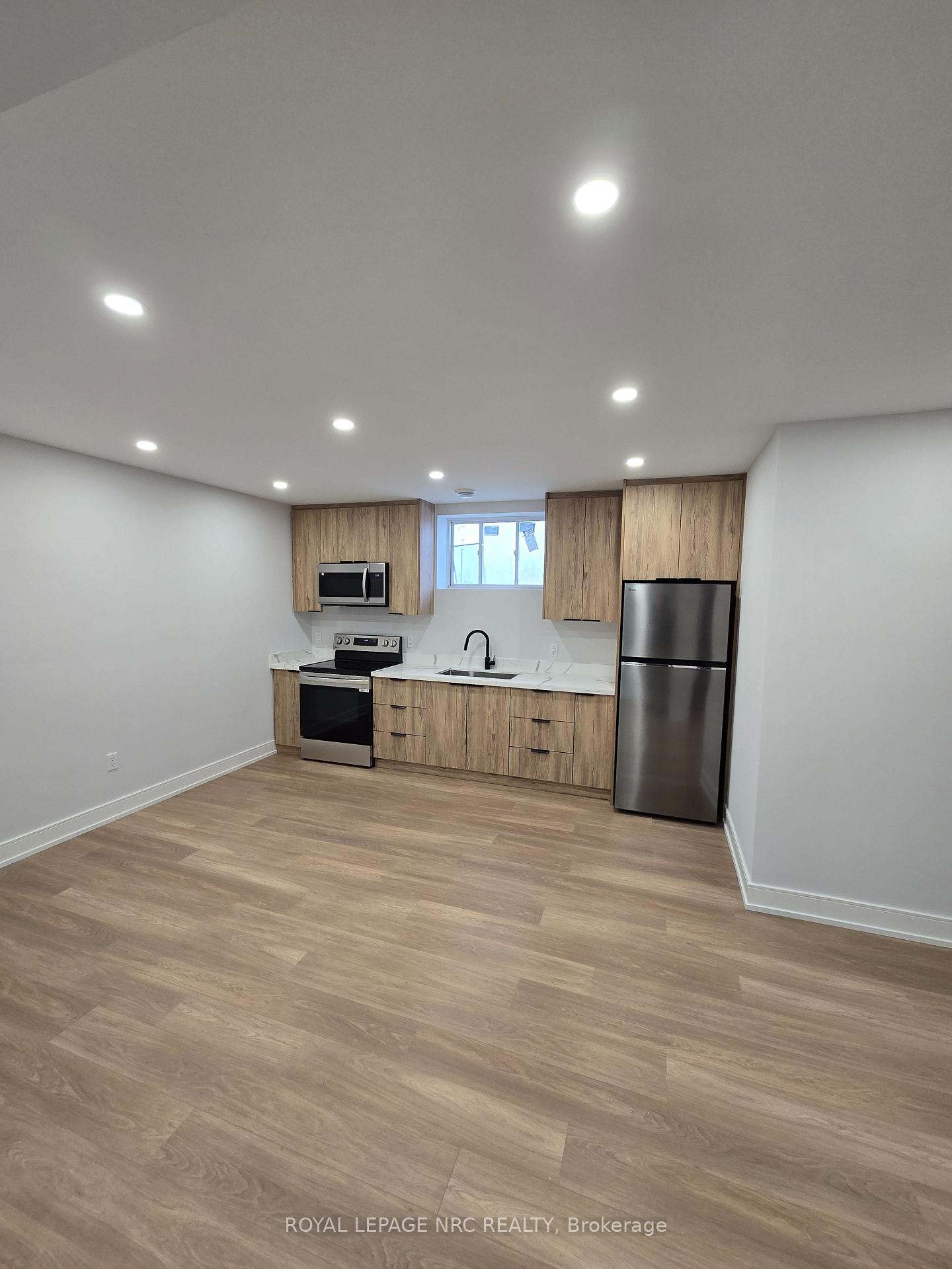 Photo 7 of Unit Lower, 7394 Splendour Drive, Niagara Falls, Brown — HOMEH
